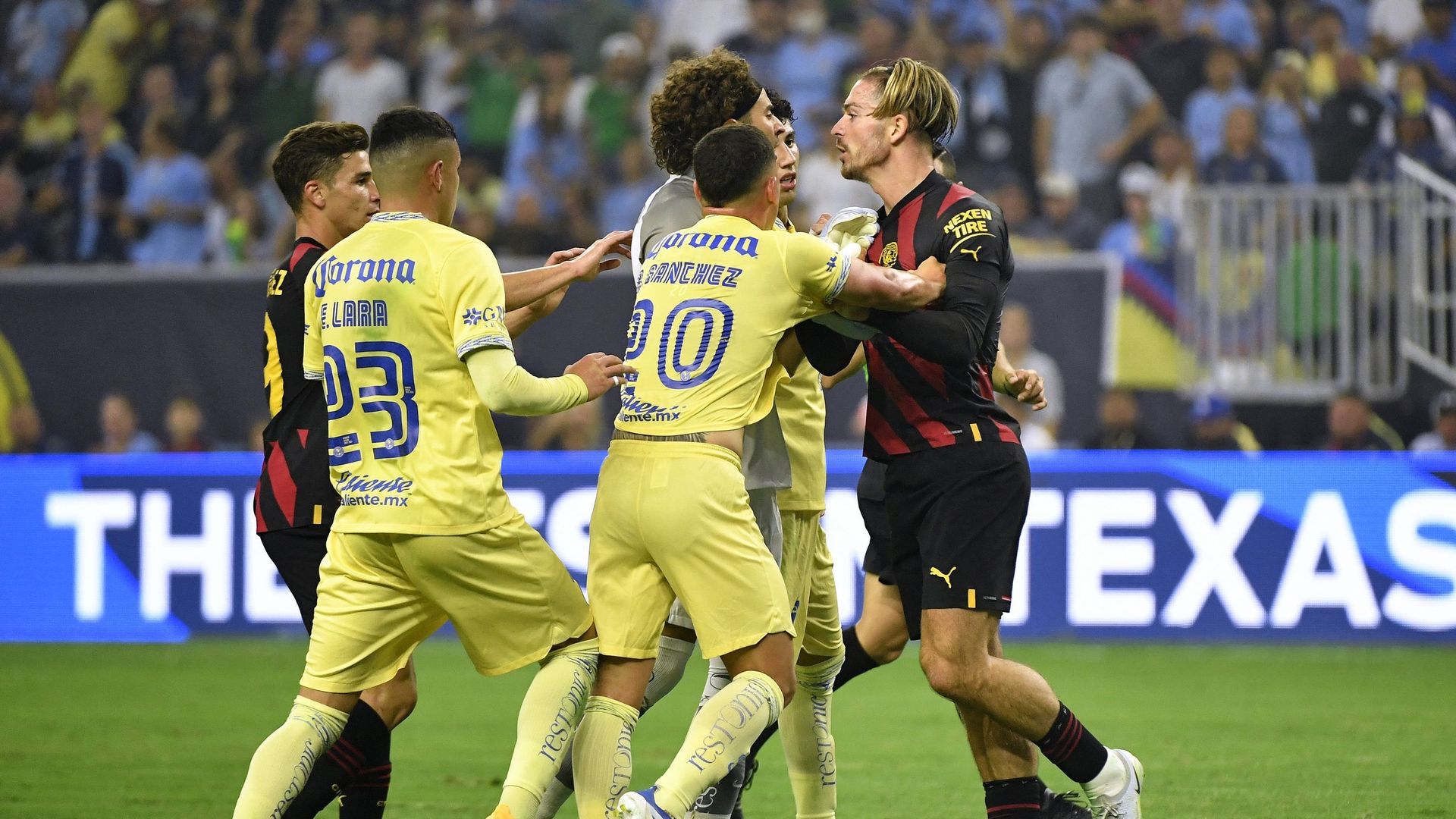 Ça a chauffé entre Guillermo Ochoa et Jack Grealish lors d’un match amical ce mercredi.