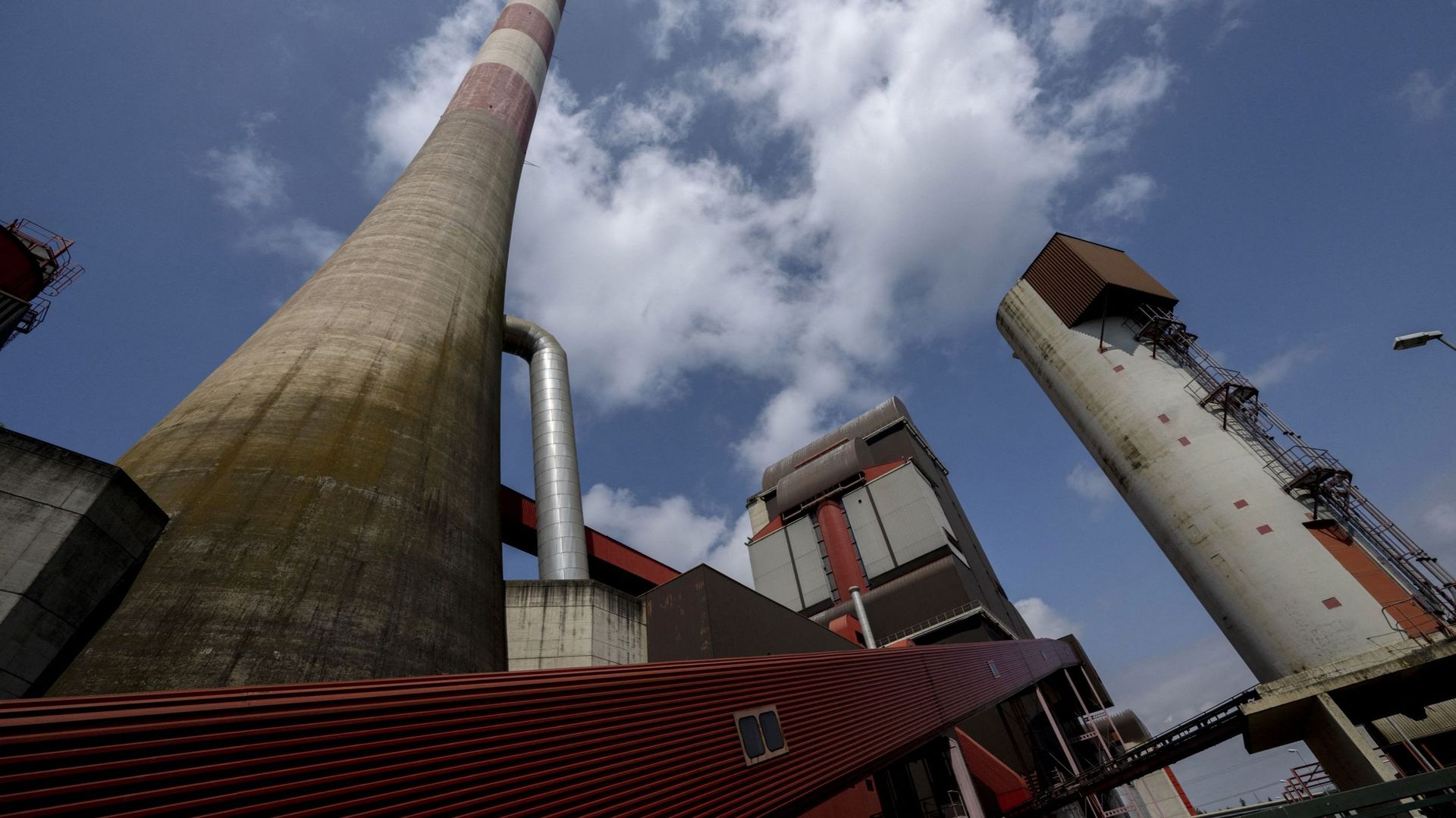 Face au risque de pénurie de gaz, plusieurs pays comme la France, l’Allemagne ou l’Autriche ont décidé de rouvrir ou de prolonger des centrales électriques au charbon.