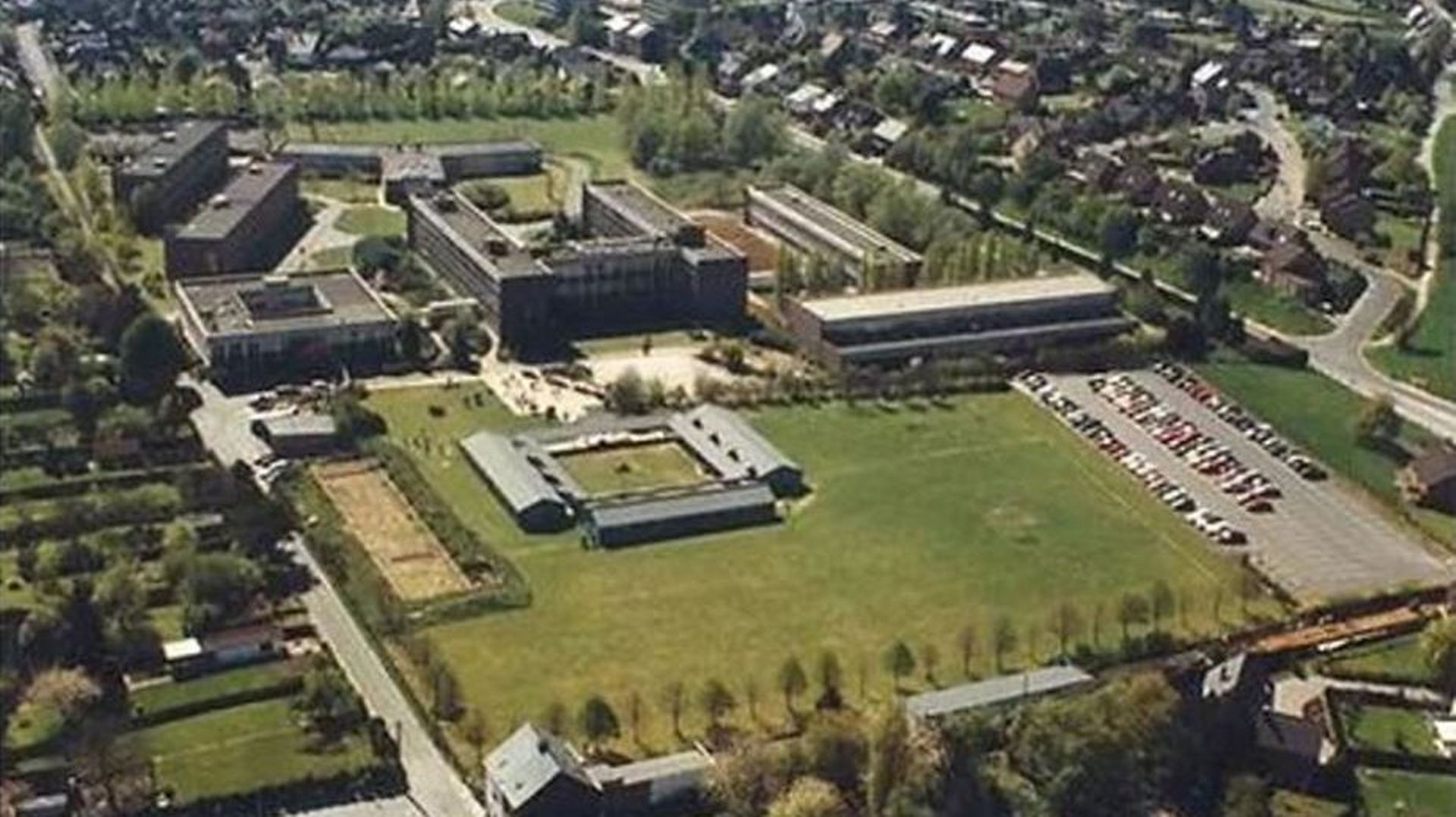 L’IPET (Institut Provincial d’Enseignement Technique) de Nivelles.