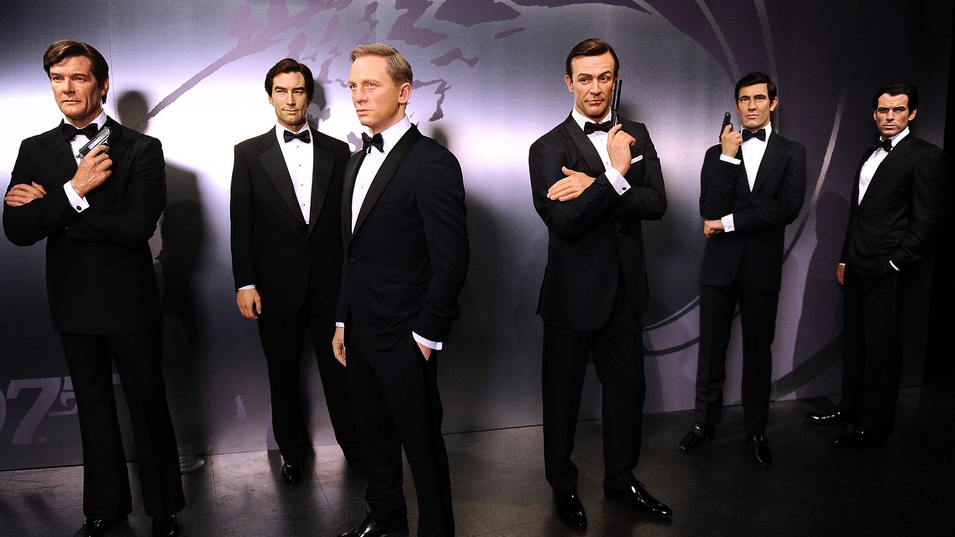 Les six visages de James Bond réunis chez Madame Tussauds Hollywood