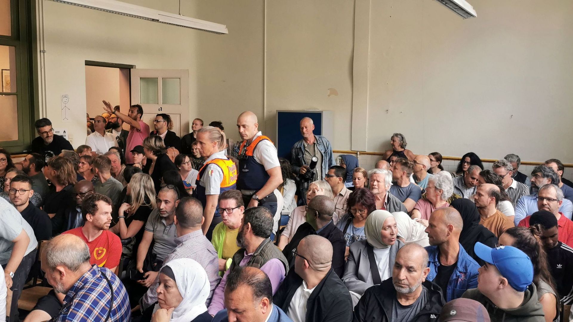 Inquiétude, peur et colère lors d'une réunion publique consacrée à la sécurité à Molenbeek