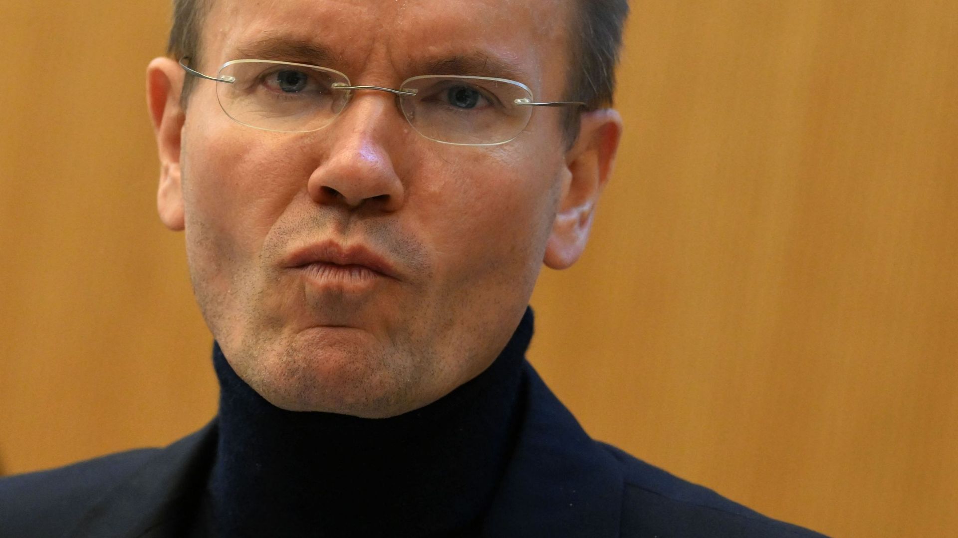 L’ancien PDG de Wirecard, Markus Braun, attend dans une salle d’audience du tribunal de district de Munich, dans le sud de l’Allemagne, le 8 décembre 2022, le début de son procès pour fraude en bande commerciale, abus de confiance, manipulation de marché 