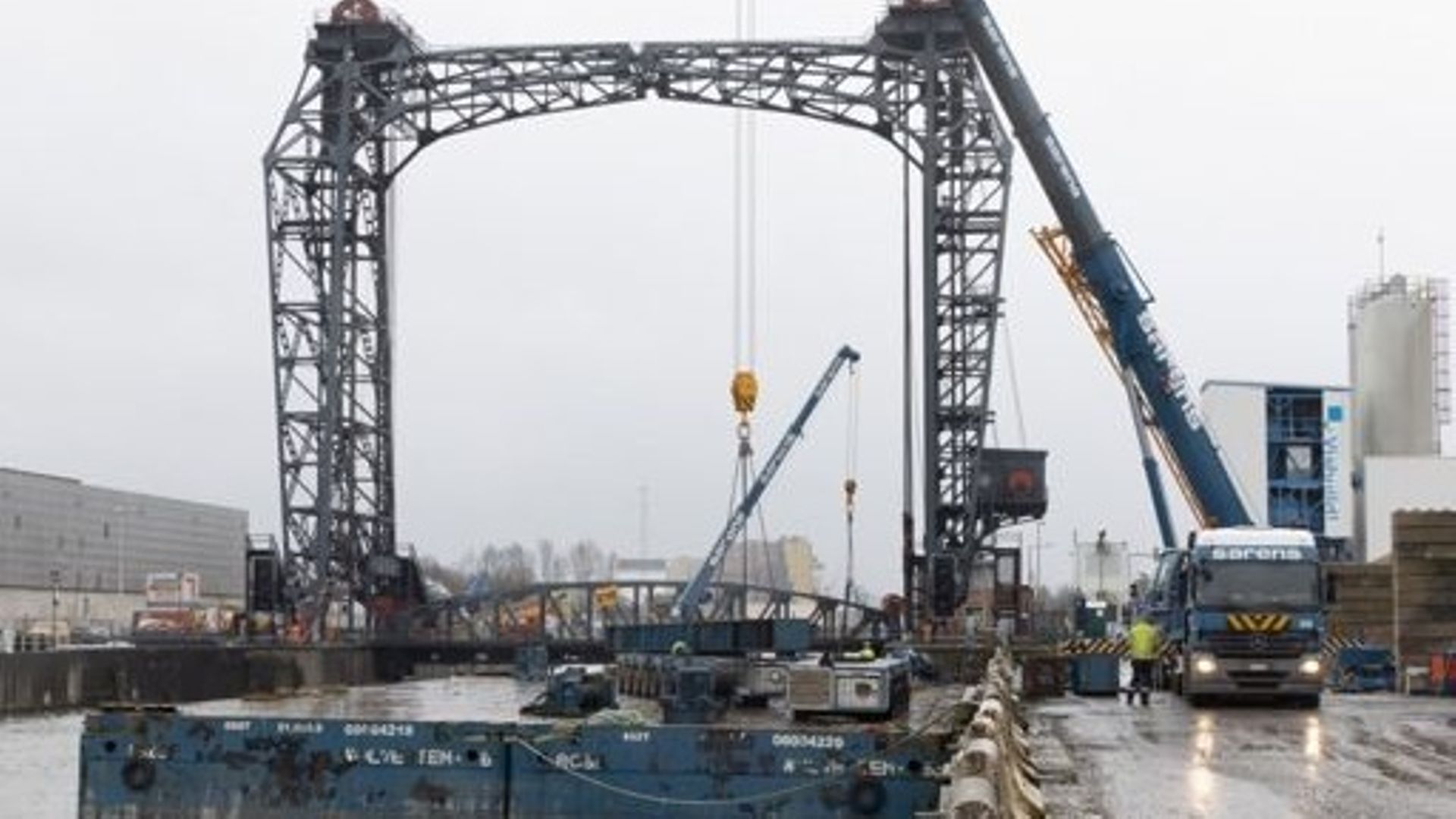 Le pont de Buda, percuté par un bateau fin 2022, ne sera pas mis en service  avant avril 2024 
