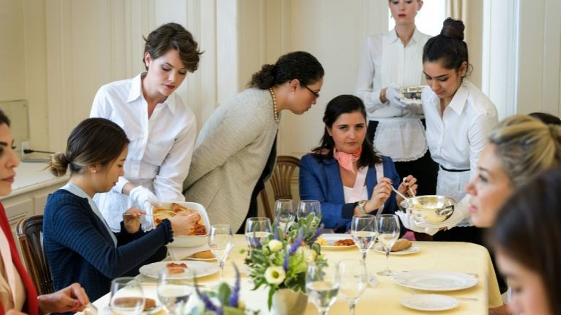 Suisse: le dernier institut à enseigner les bonnes manières aux femmes du monde entier 