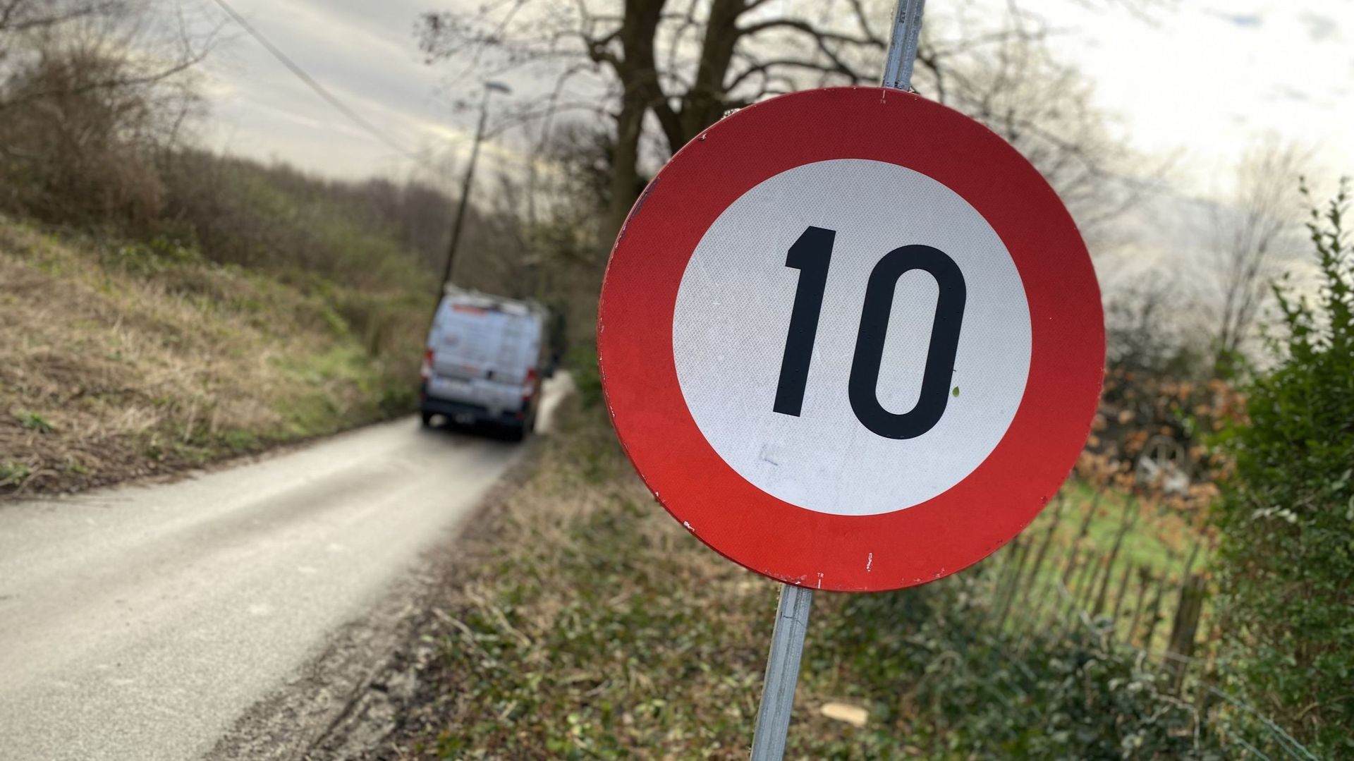 L’autre entrée de la Trassersweg, limitée à 10 km/h.