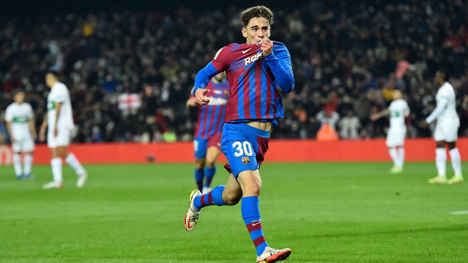 Le FC Barcelone s’est imposé ce samedi dans la douleur face à Elche grâce à ses jeunes de la Masia.