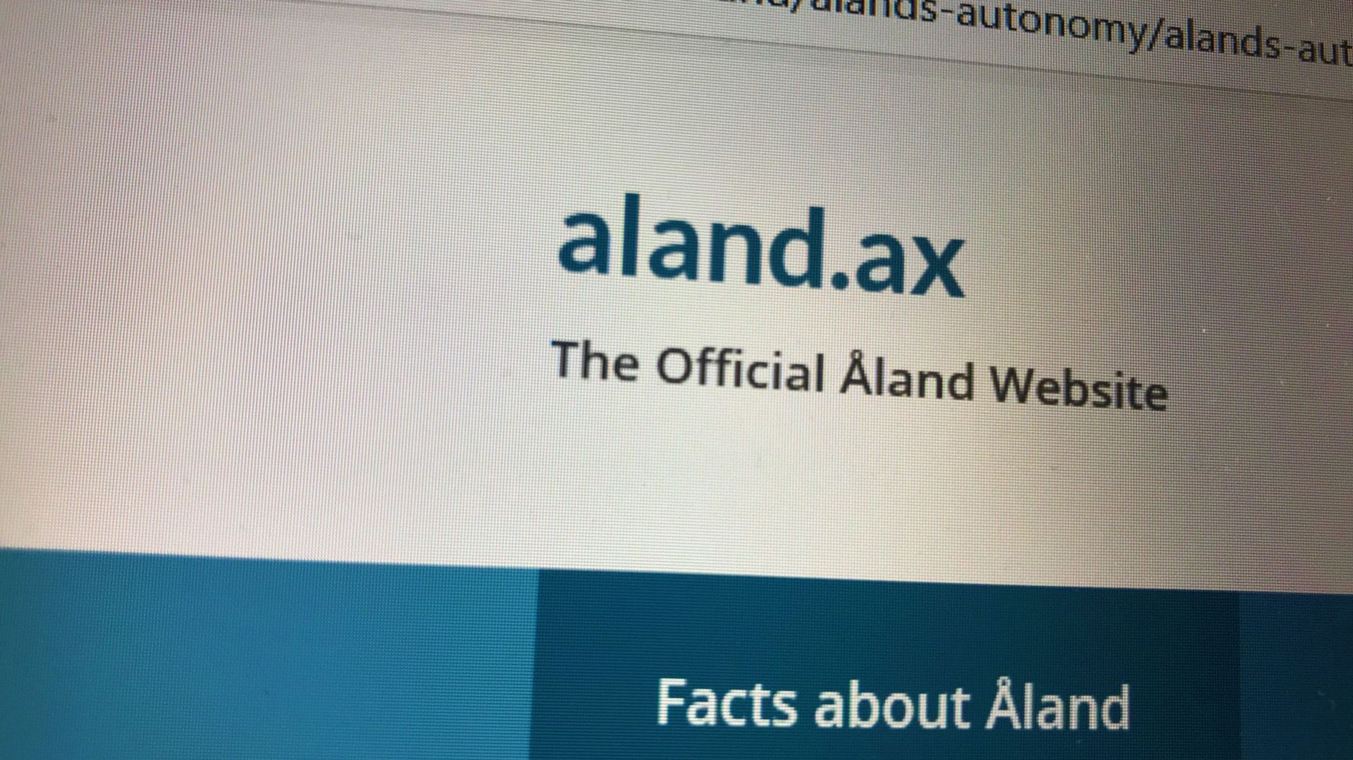 Un site Internet qui se termine par ".ax"
