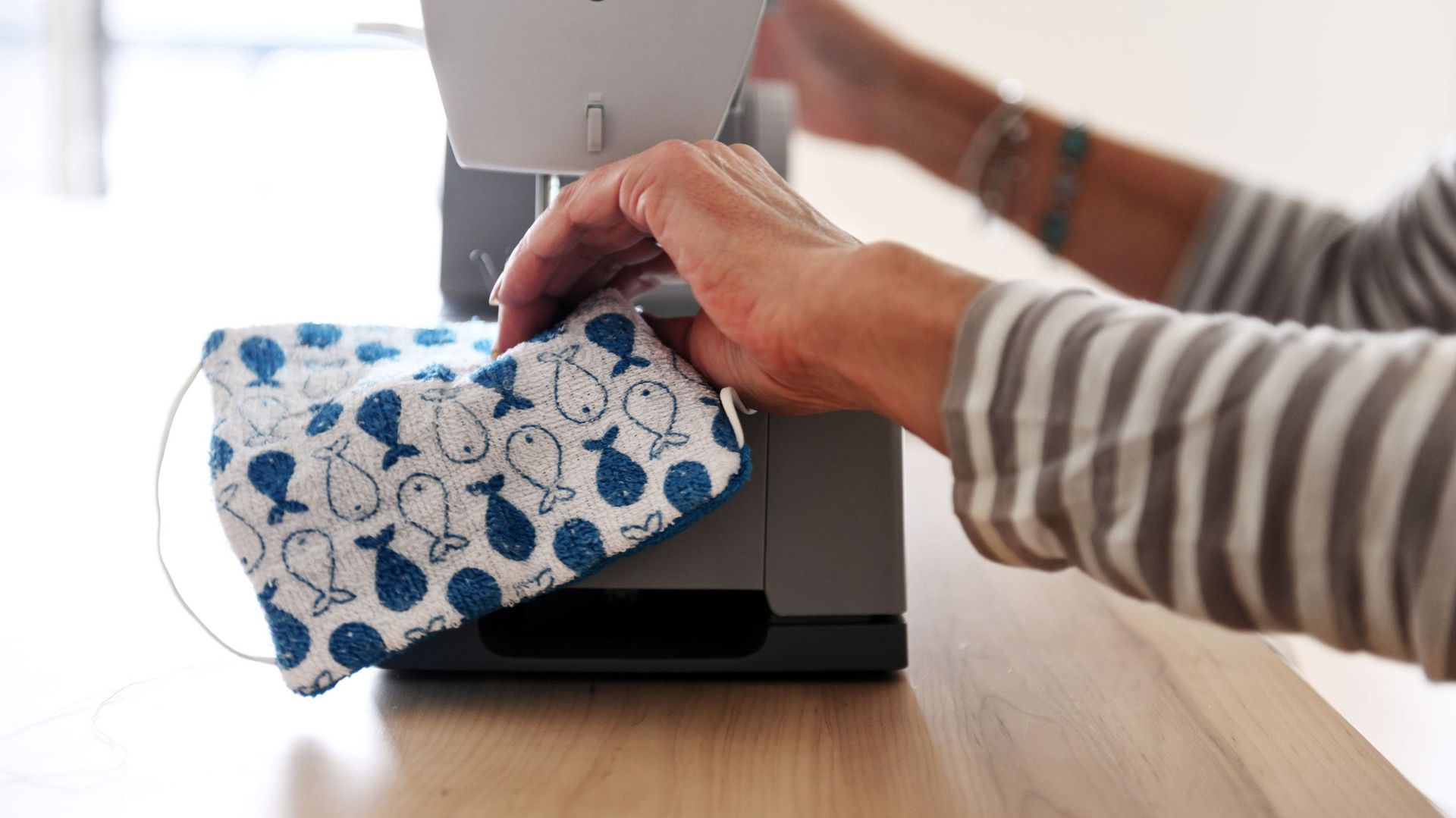 Comment Faire Un Masque Contre Le Coronavirus Video Coronavirus : les tutoriels à suivre pour fabriquer son propre masque