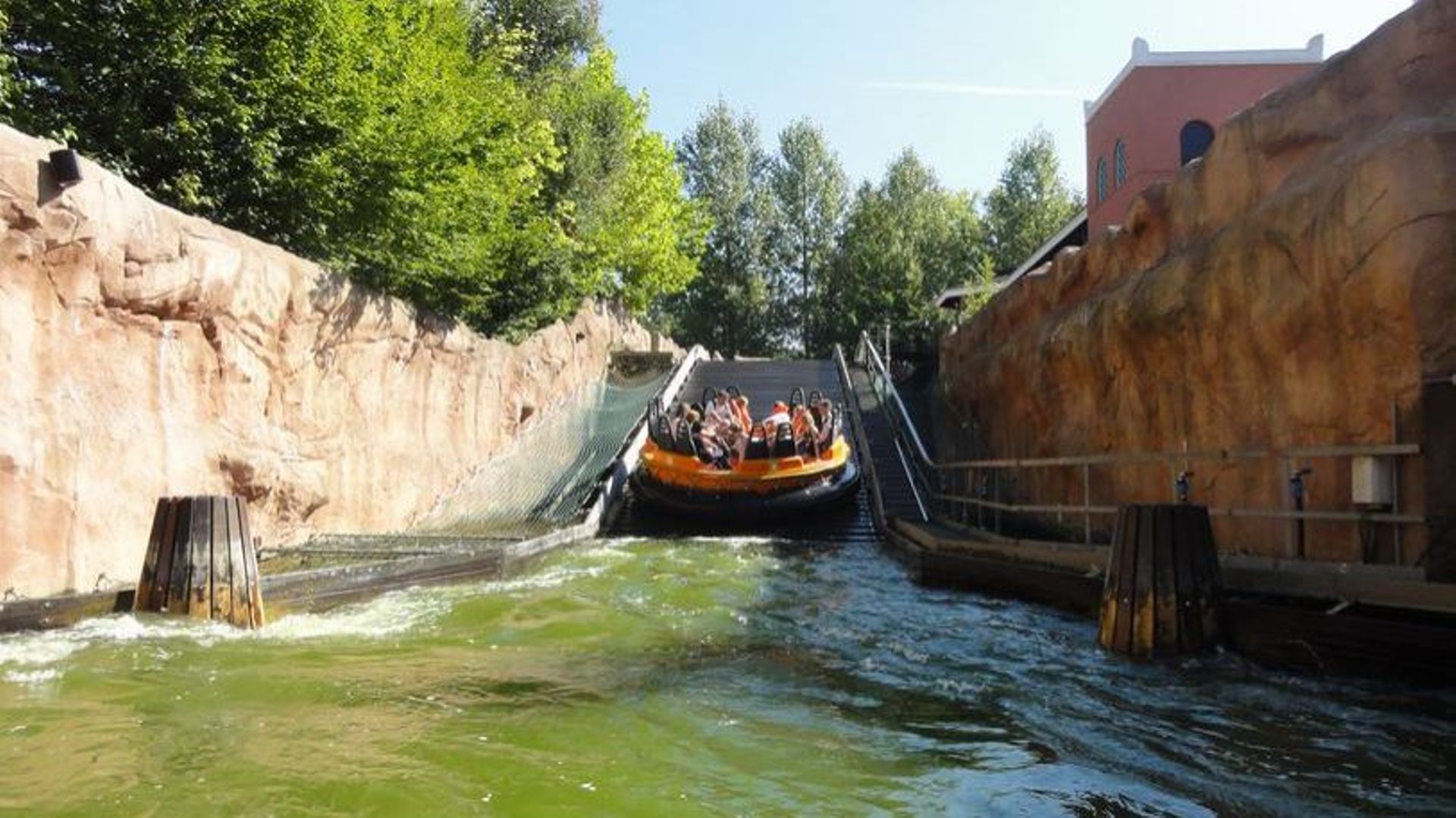 Walibi Ils Sont Tomb s Dans Les Eaux De La Radja River Un Employ A walibi-ils-sont-tomb-s-dans-les-eaux-de-la-radja-river-un-employ-a