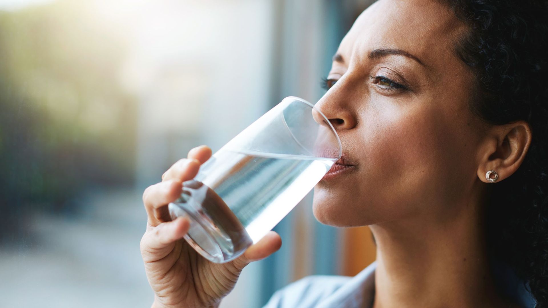 Eau minérale, eau du robinet, quelle boisson choisir pour un régime ? :  Femme Actuelle Le MAG