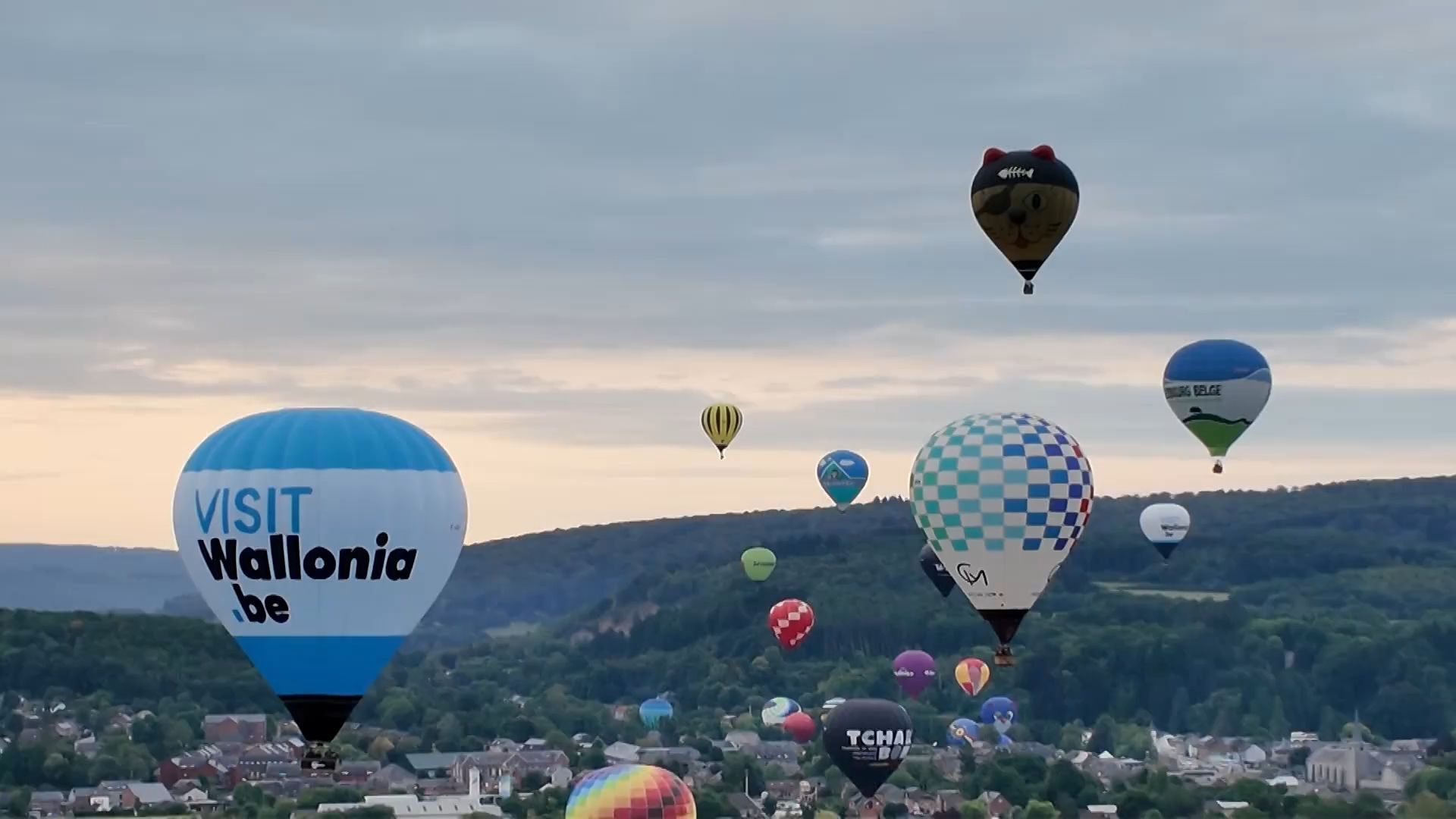 Hottolfiades : une quarantaine de montgolfières dans le ciel luxembourgeois