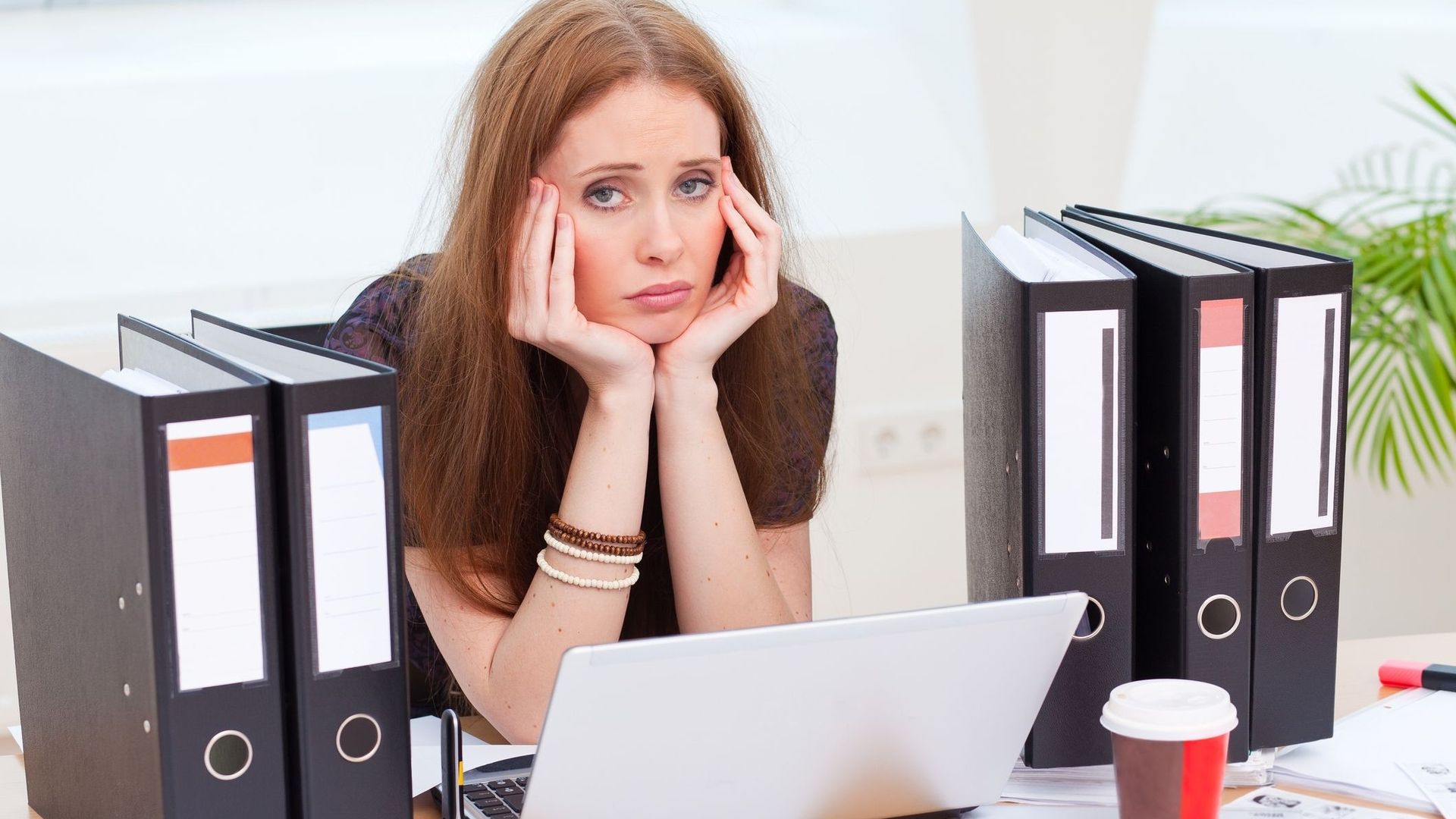 Стрессовое собеседование. Невероятная жизнь волтера митти. Раздражительность на работе. Совещание в офисе. Защита от увольнения картинки.