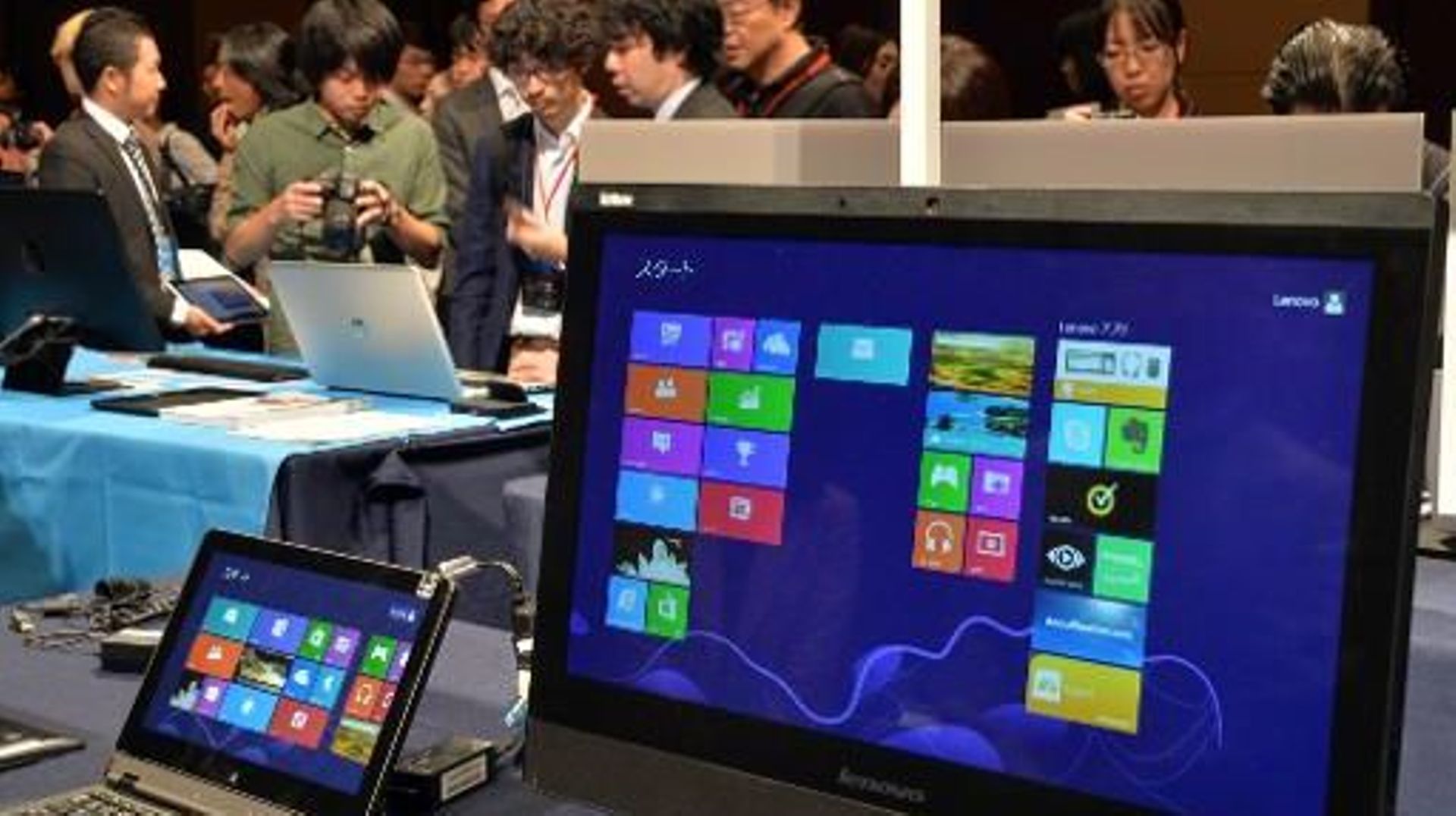 Le système d'exploitation Windows 8 présenté le 18 octobre 2013 à Tokyo