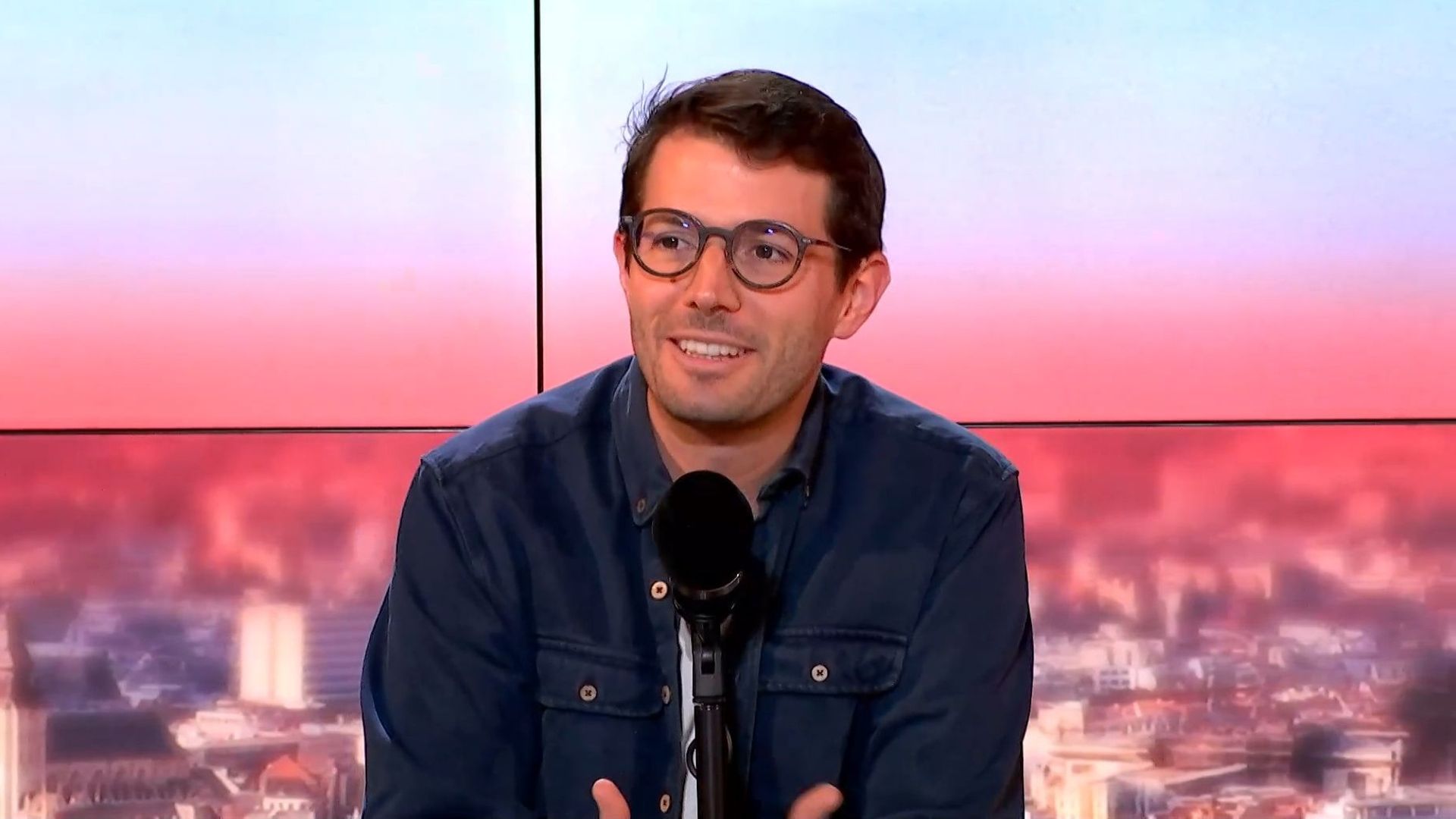 Un an après, Simon François fait le bilan de son expérience dans "On n’est pas des Pigeons" : "Un exercice absolument fascinant et terrorisant"
