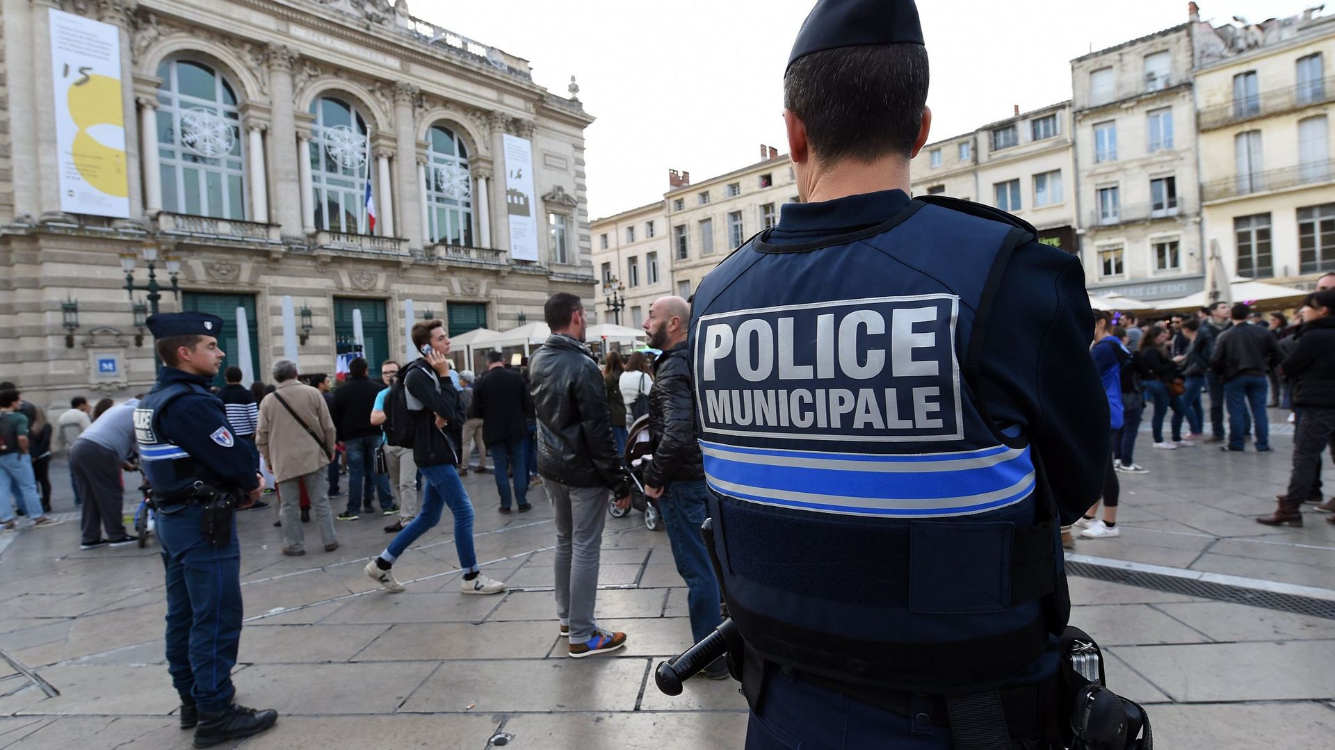 Antiterrorisme: un faux ventre de femme enceinte chez un couple arrêté en  France 