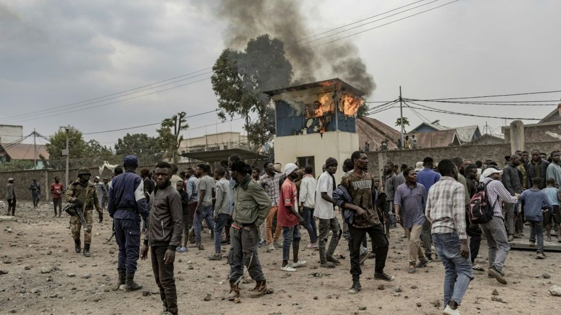 Des manifestants anti ONU devant une base de la Monusco à Goma, le 26 juillet 2022