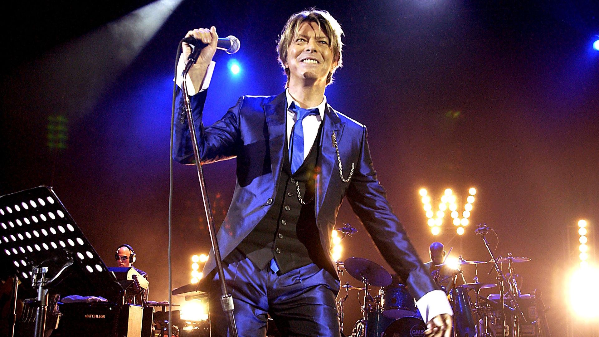 La légende de la pop David Bowie en concert, au Hammersmith Appollo, à Londres.