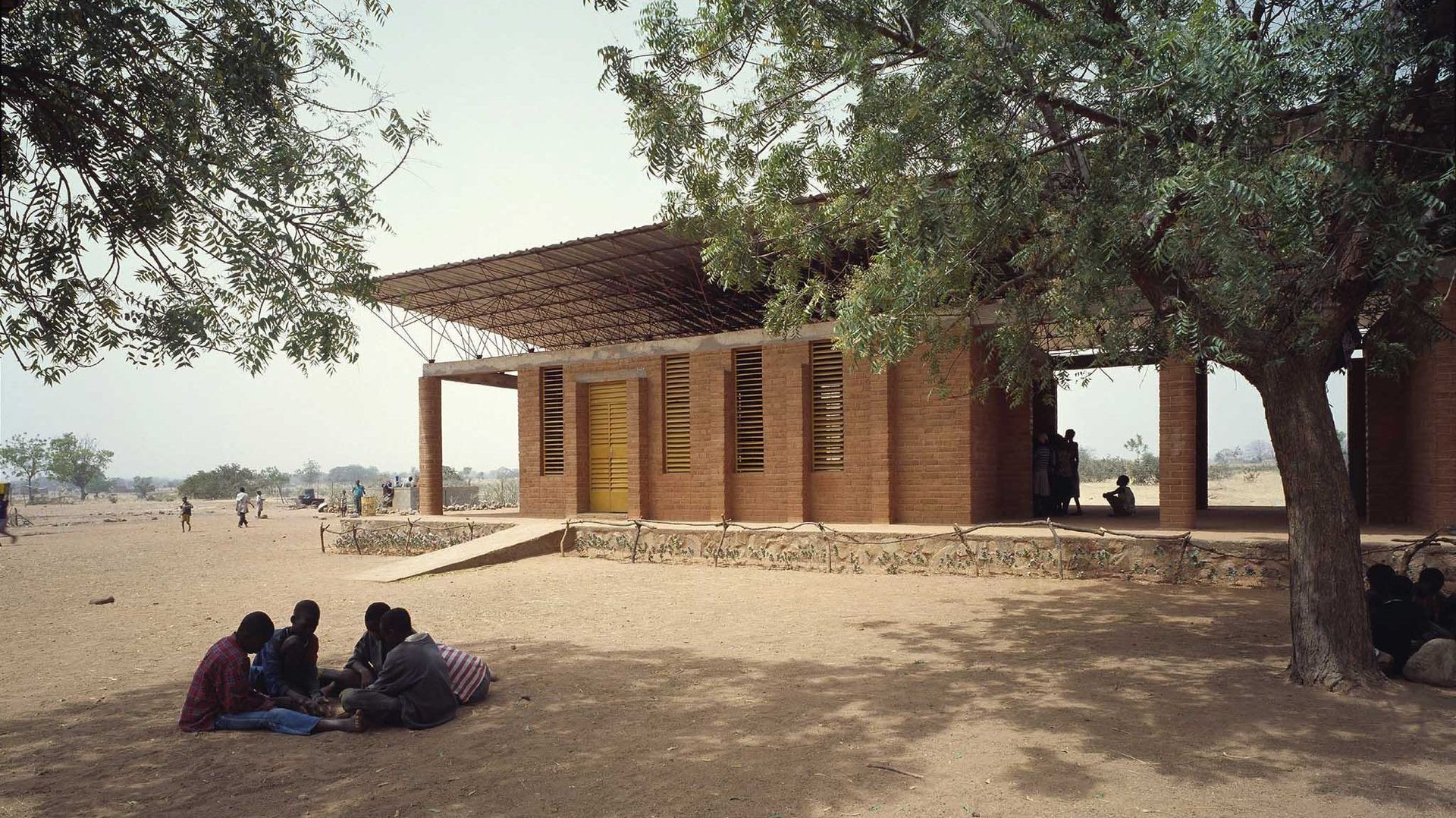 Une école au Burkina Faso en 2004