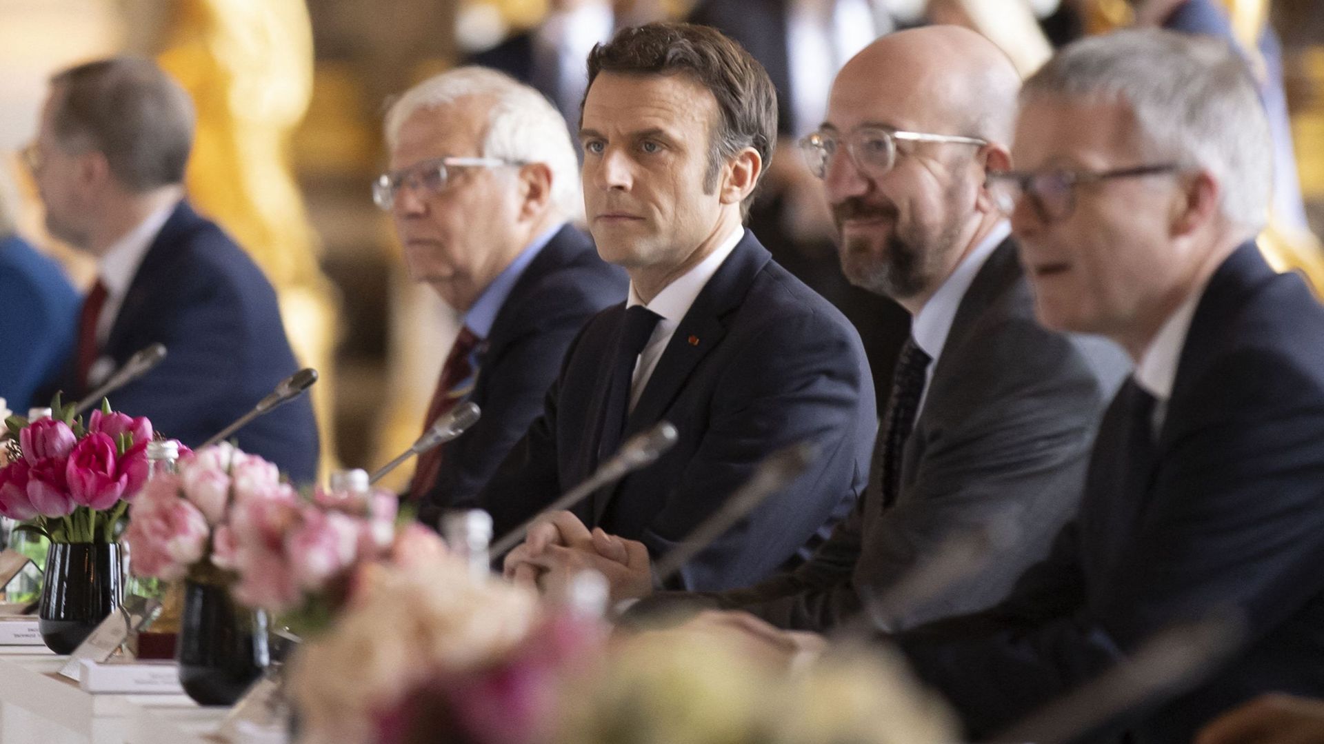 Sommet européen à Versailles en France : Emmanuel Macron, Charles Michel et Josep Borell