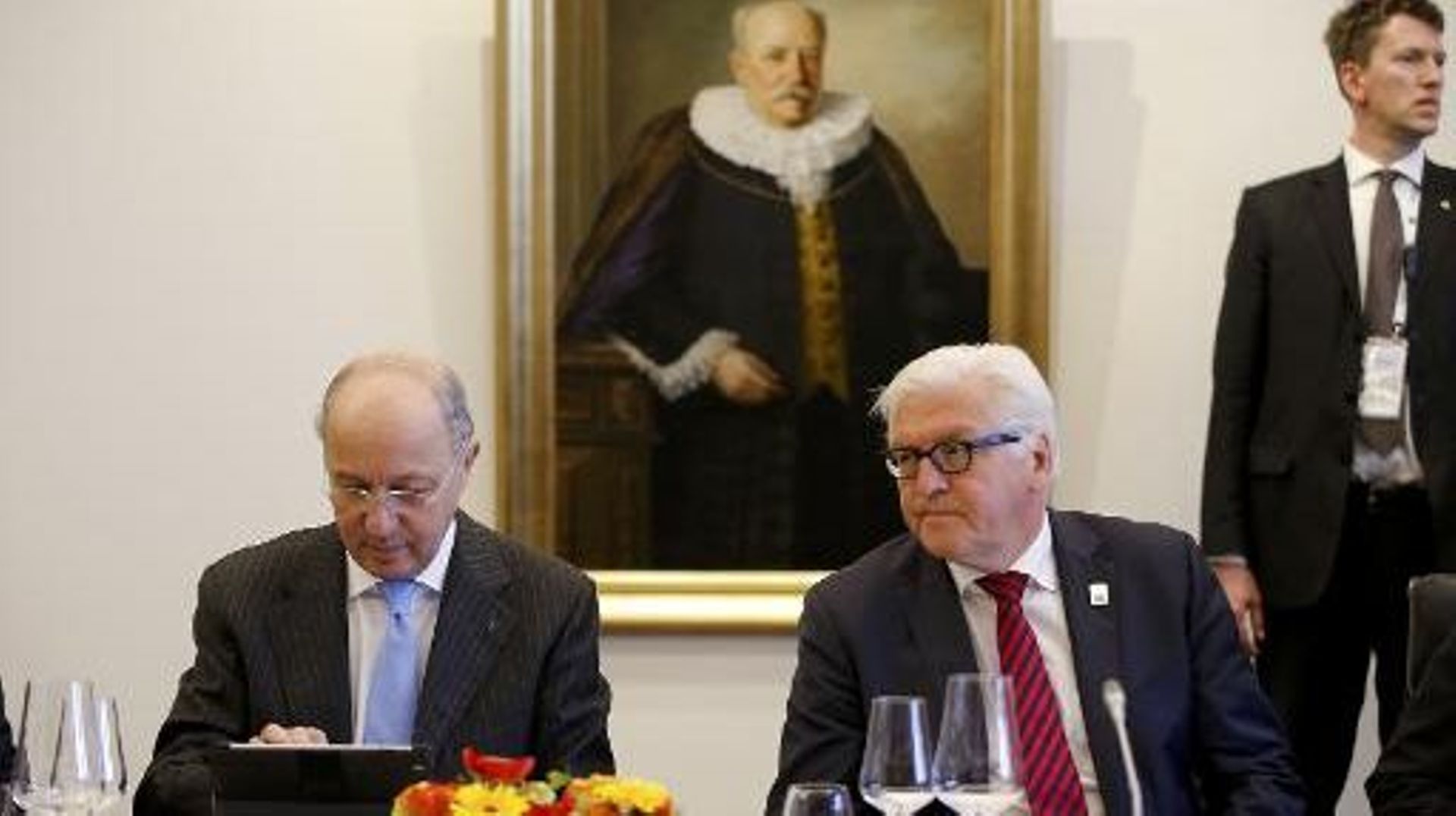 Les ministres des Affaires étrangères français, Laurent Fabius, et allemand, Frank-Walter Steinmeier au G7 de Lübeck, le 15 avril 2015 
