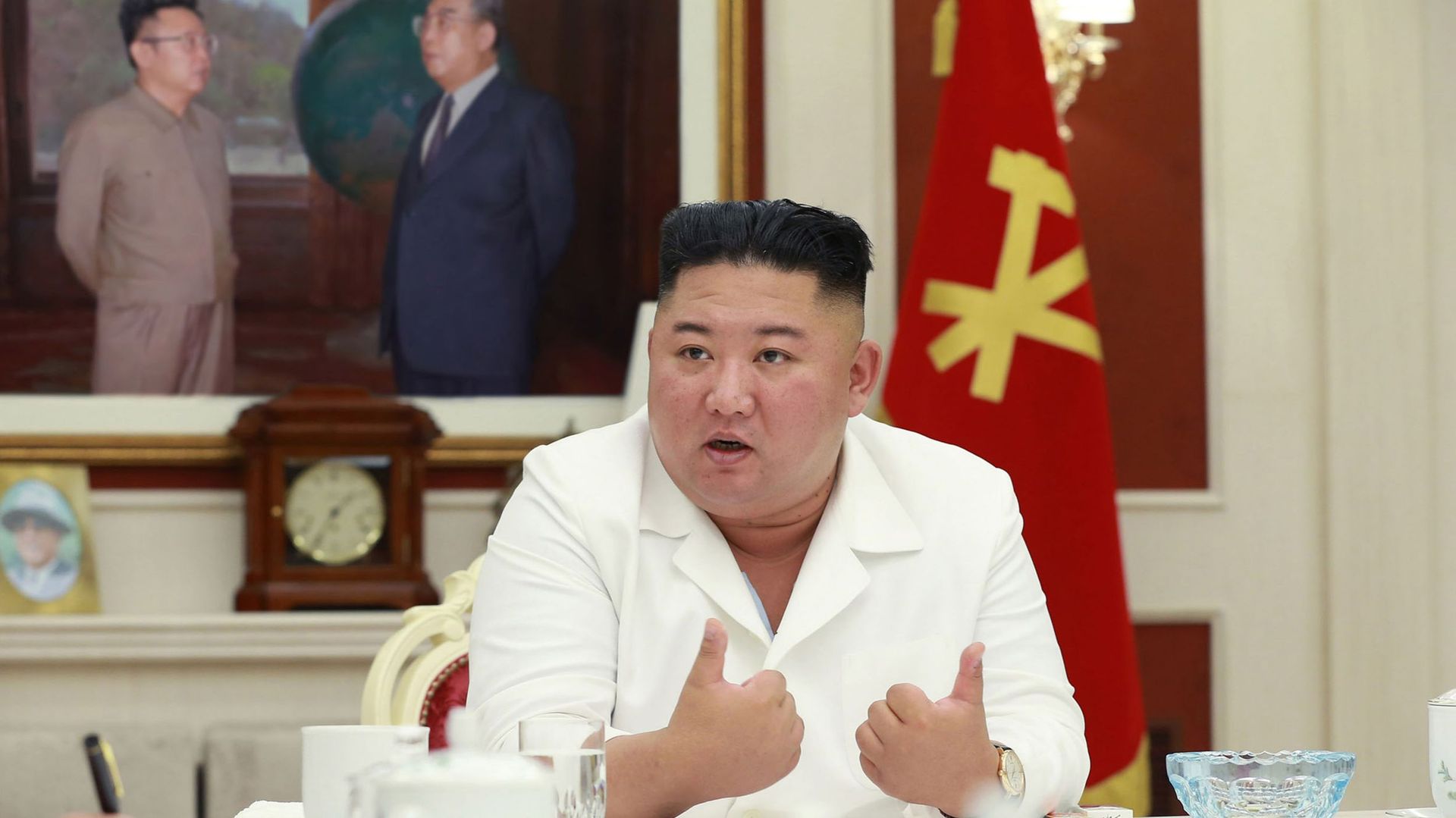 Kim Jong-un a ordonné un soutien accru aux habitants de la ville frontalière de Kaesong, confinée en raison des craintes liées à la pandémie de coronavirus. 