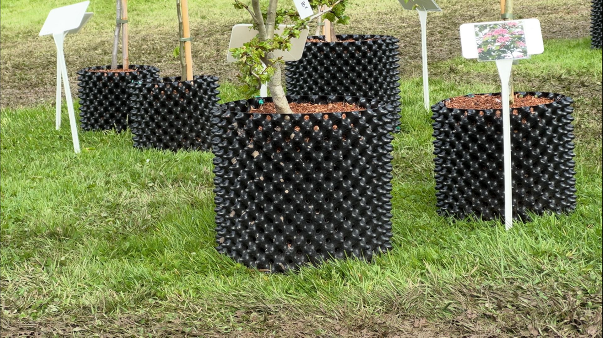 Air-pots de différents diamètres.