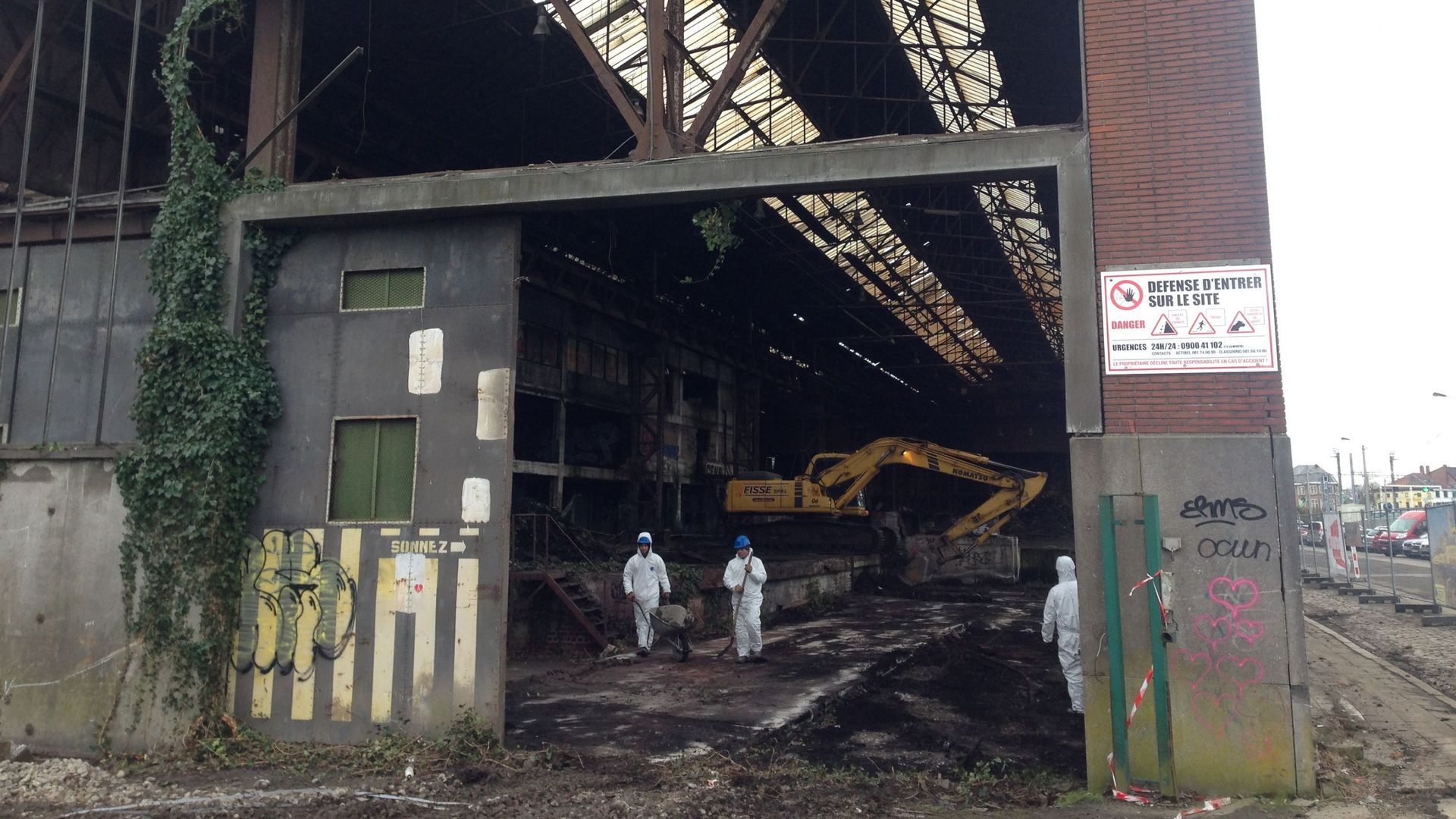 La démolition de l'ancienne usine a commencé et devrait durer environ quatre mois