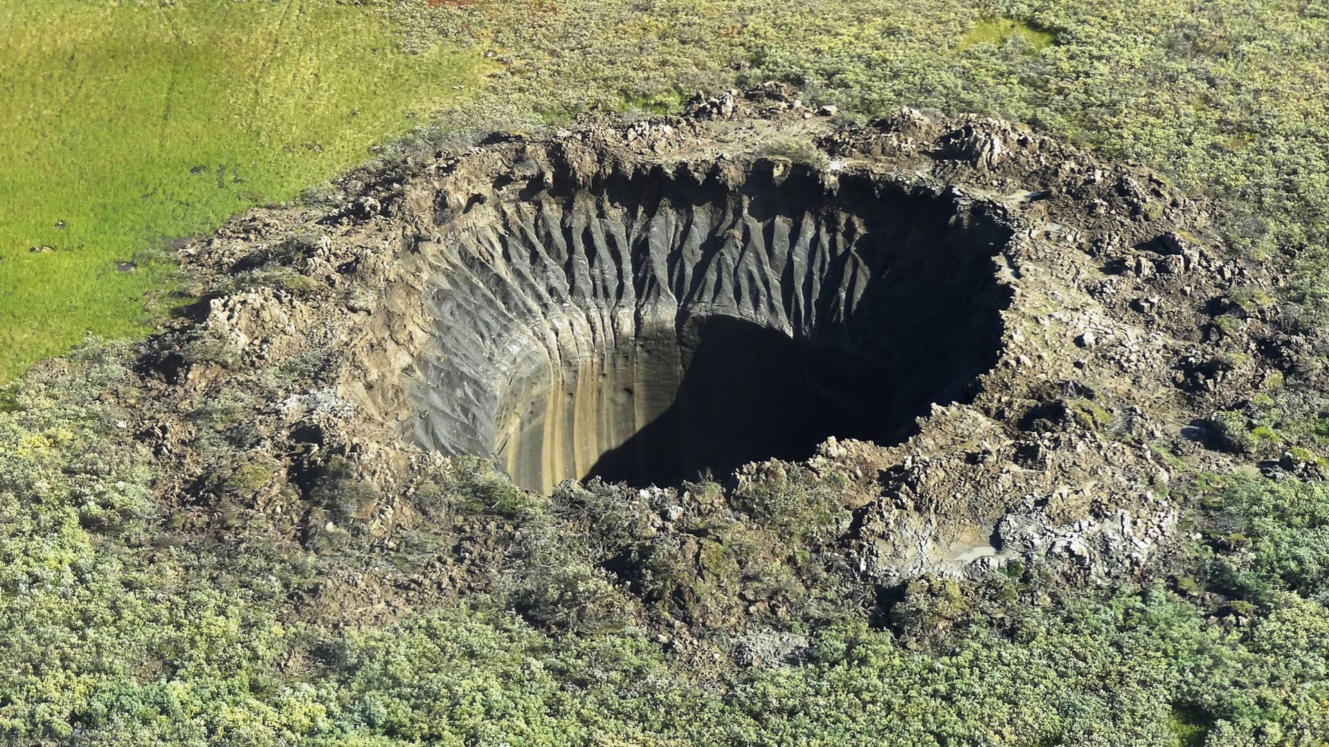 Un cratère formé dans la péninsule de Yamal, dans le nord de la Sibérie.