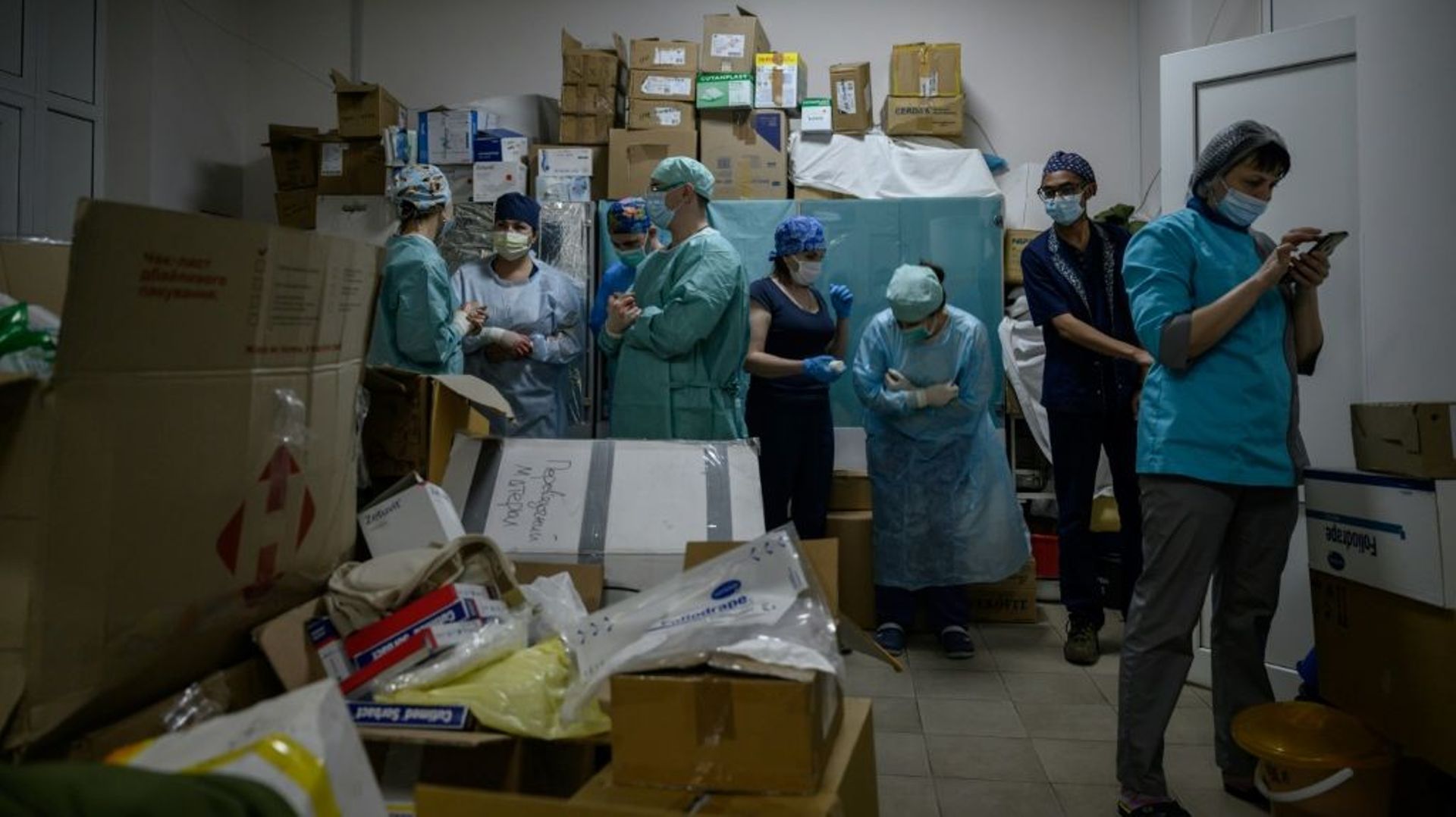 Des médecins et chirurgiens à l’hôpital militaire de Zaporijjia, le 18 avril 2022 en Ukraine