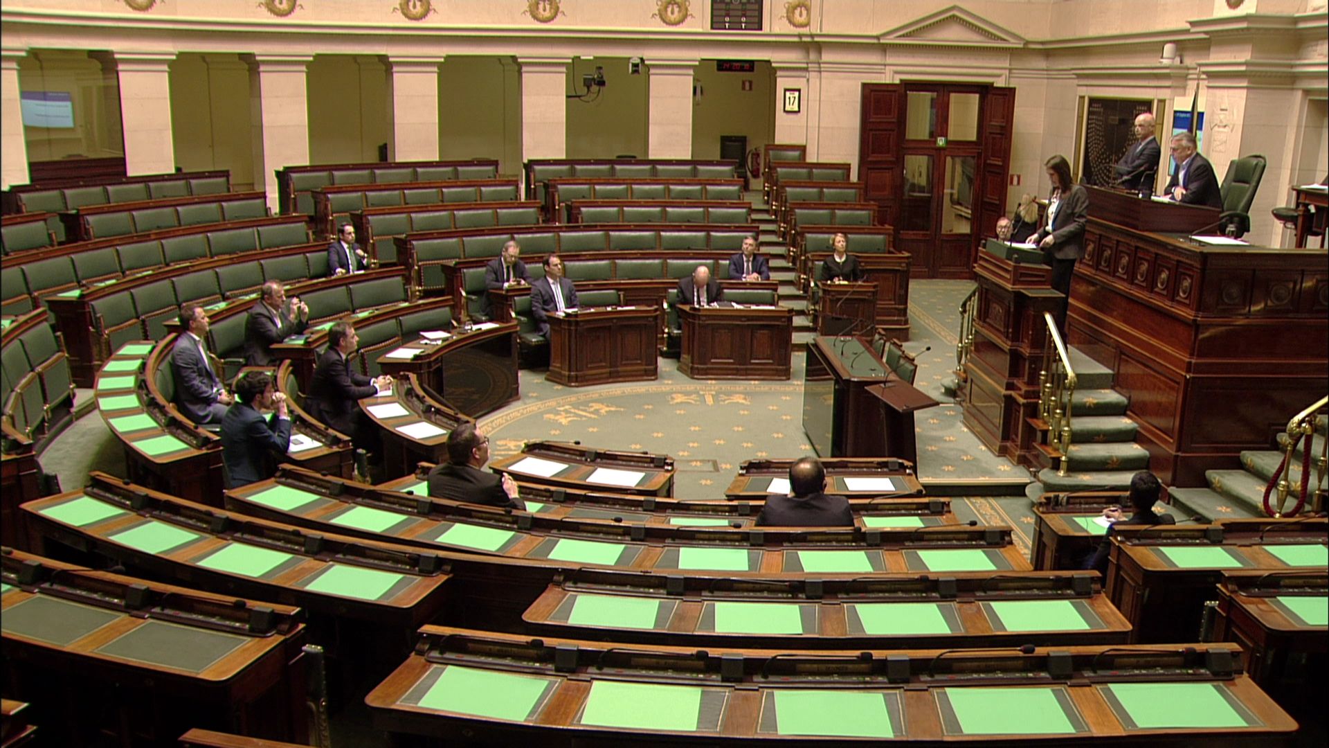 Sophie Wilmès face à un parlement quasi vide
