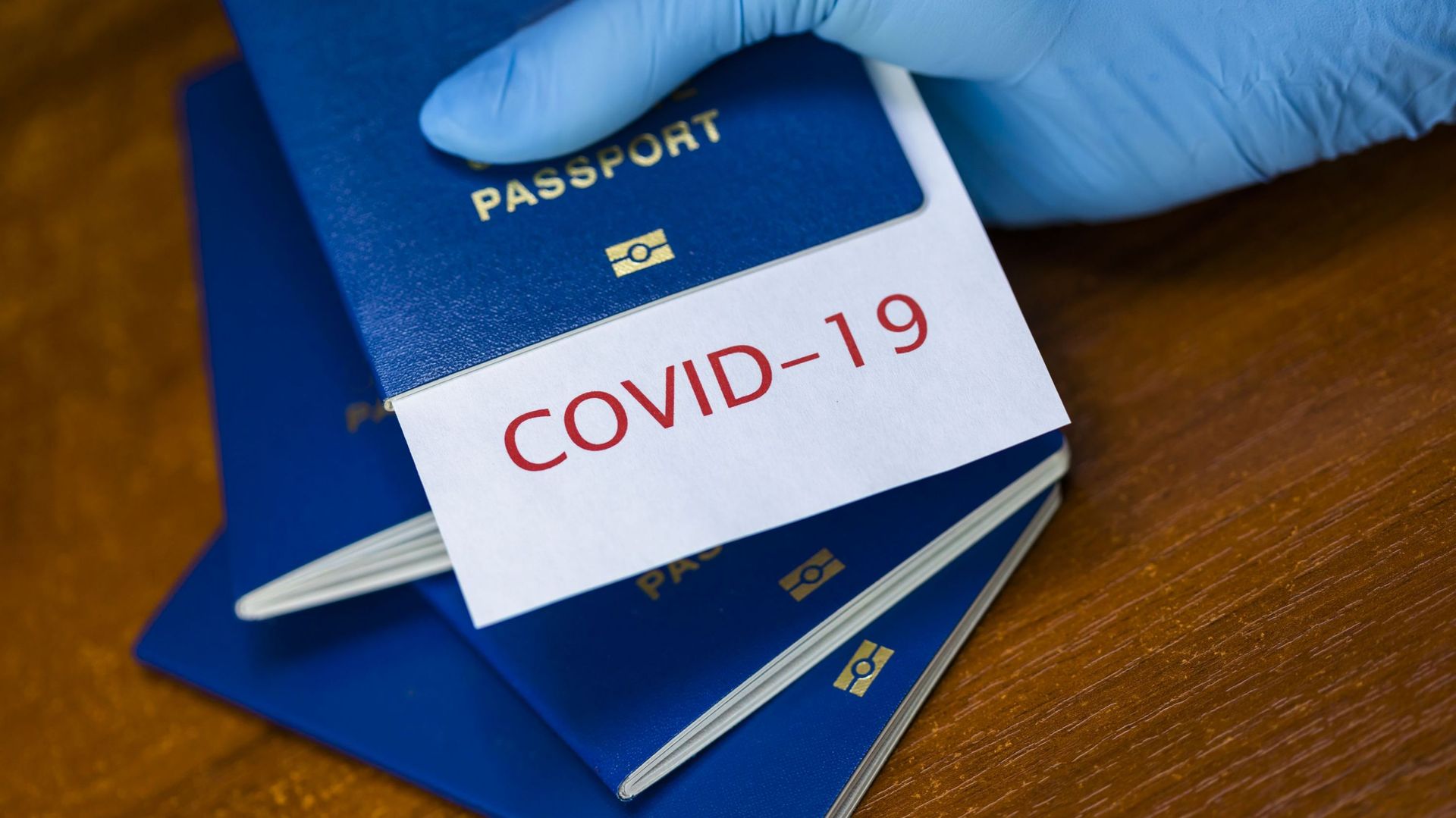 Coronavirus : les tests négatifs exigés pour voyager ont déjà fait l'objet de fraude
