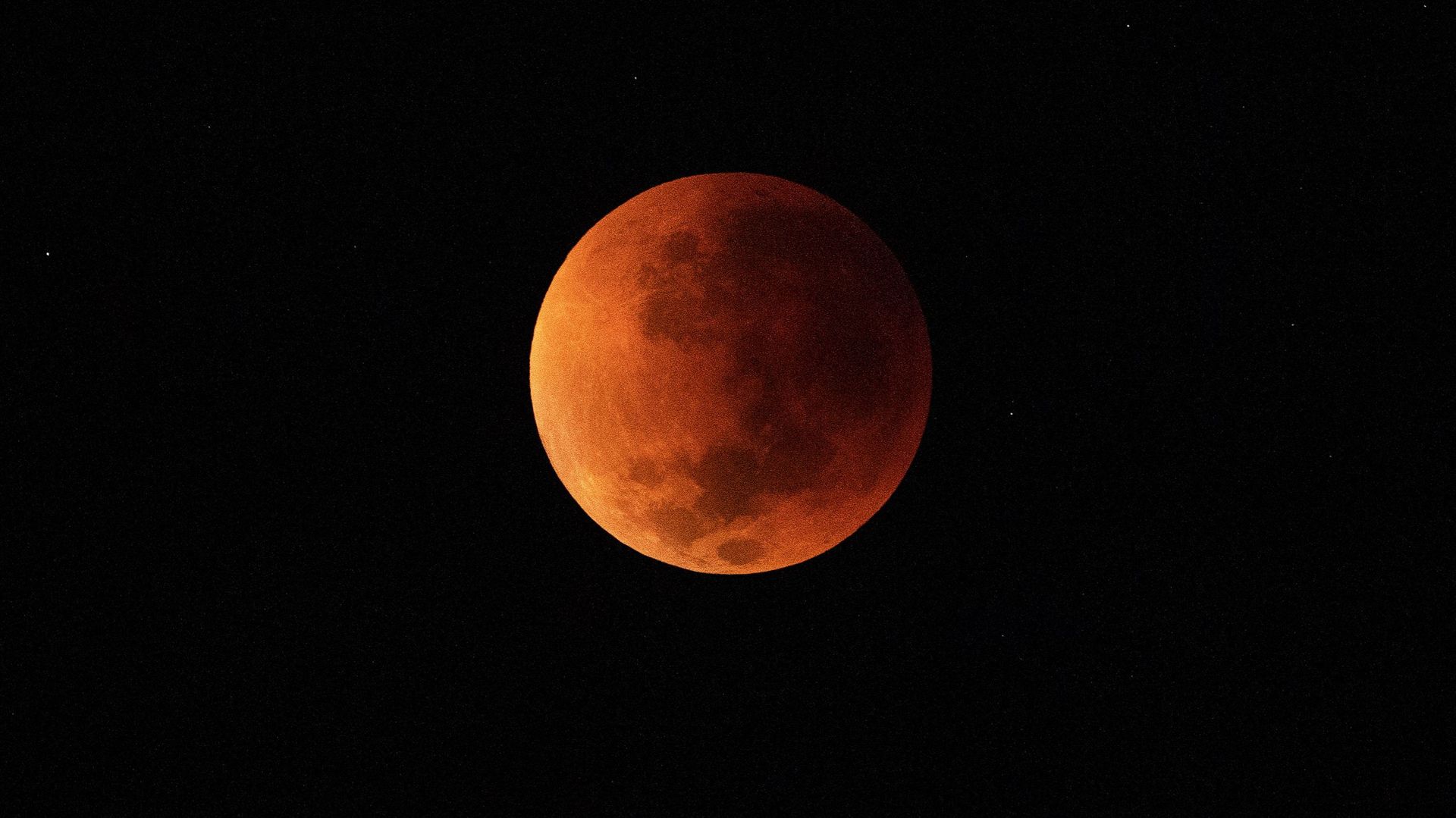 Lune de sang : les photos de l’éclipse totale de Lune de cette nuit