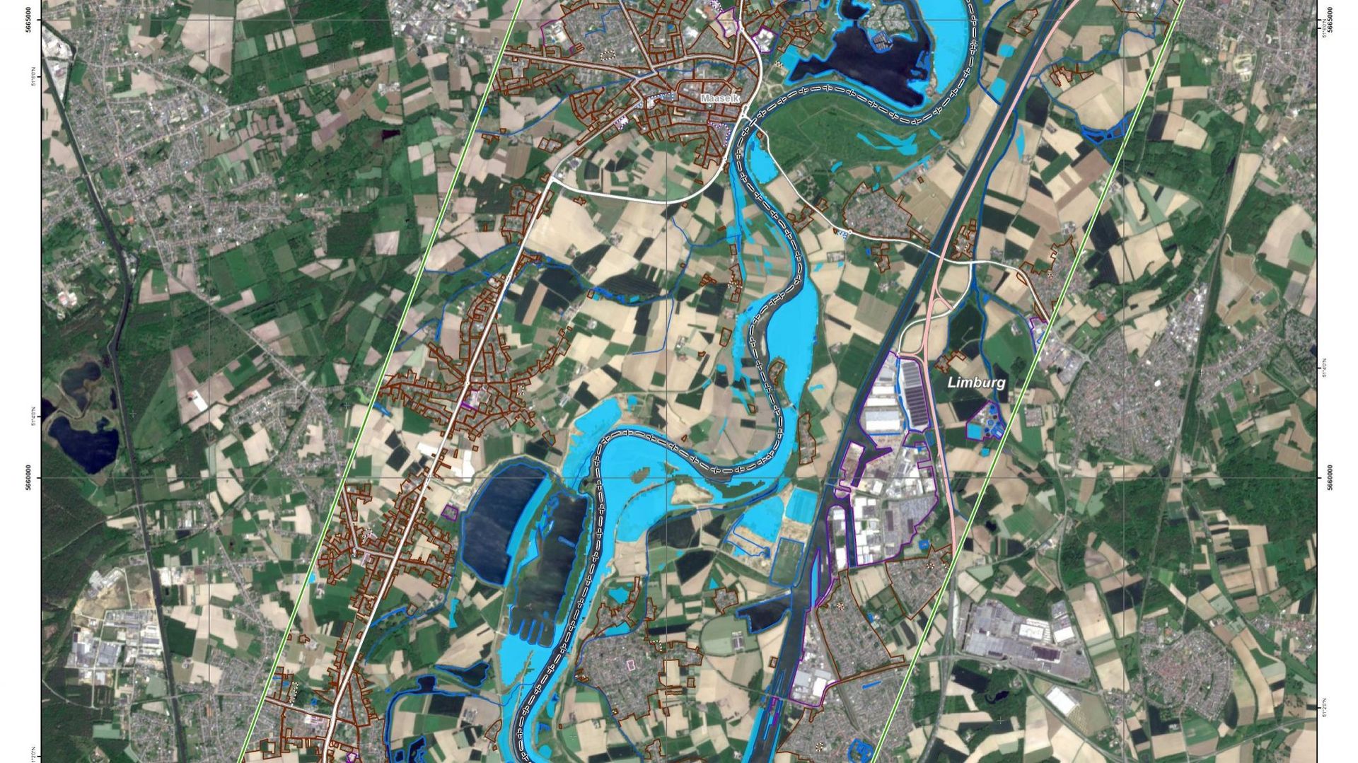 Ces images satellites montrent la Meuse entre Liège et Maastricht le 14 juillet 2021.