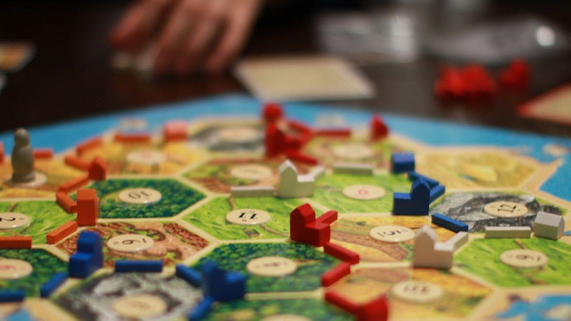 Le Monopoly et le Catan : deux façons bien différentes d’enseigner l’économie