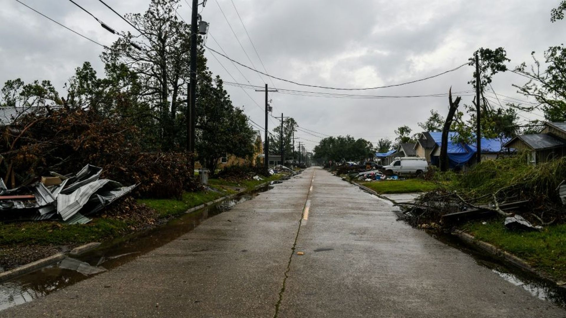 Une rue déserte à Lake Charles en Louisiane le 8 octobre 2020, à l'approche de l'ouragan Delta 