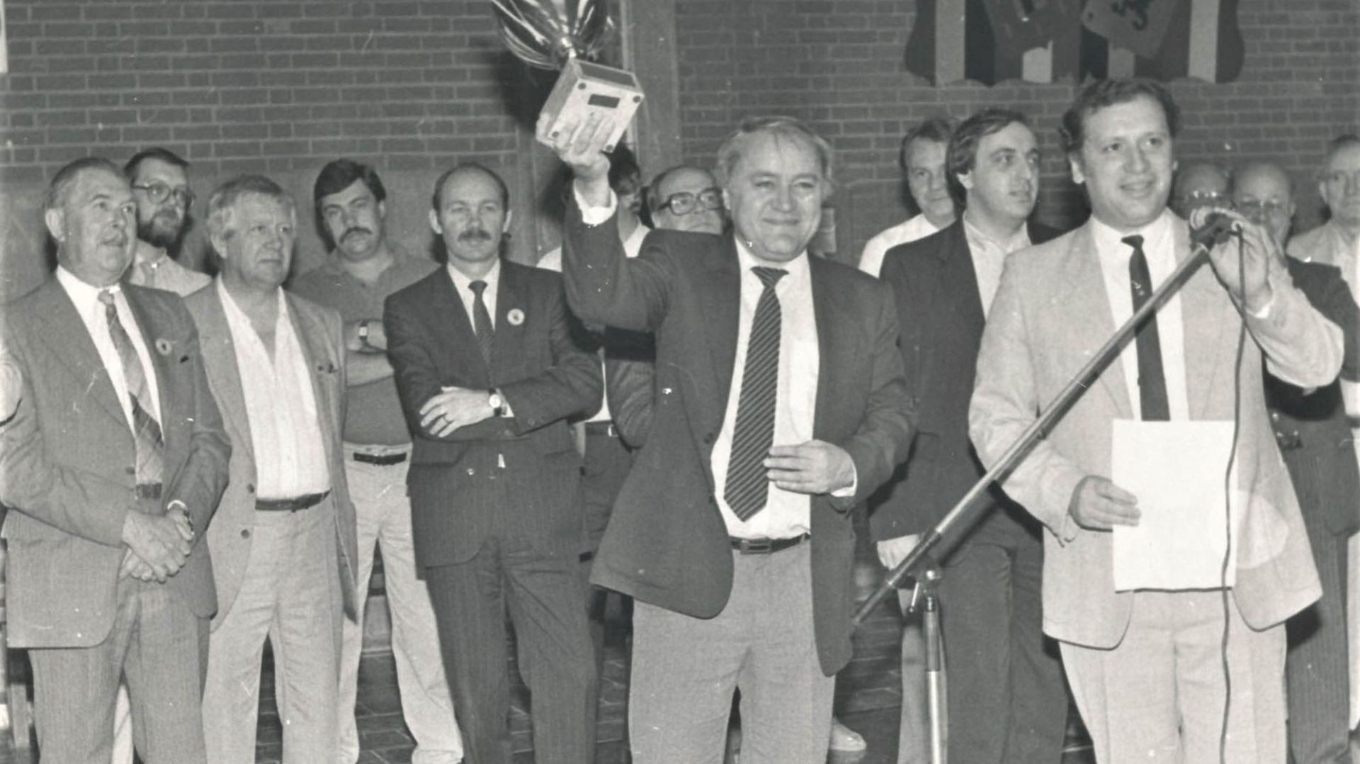 À Andenne, Roger Laboureur reçoit le trophée du Mérite sportif, en 1984.