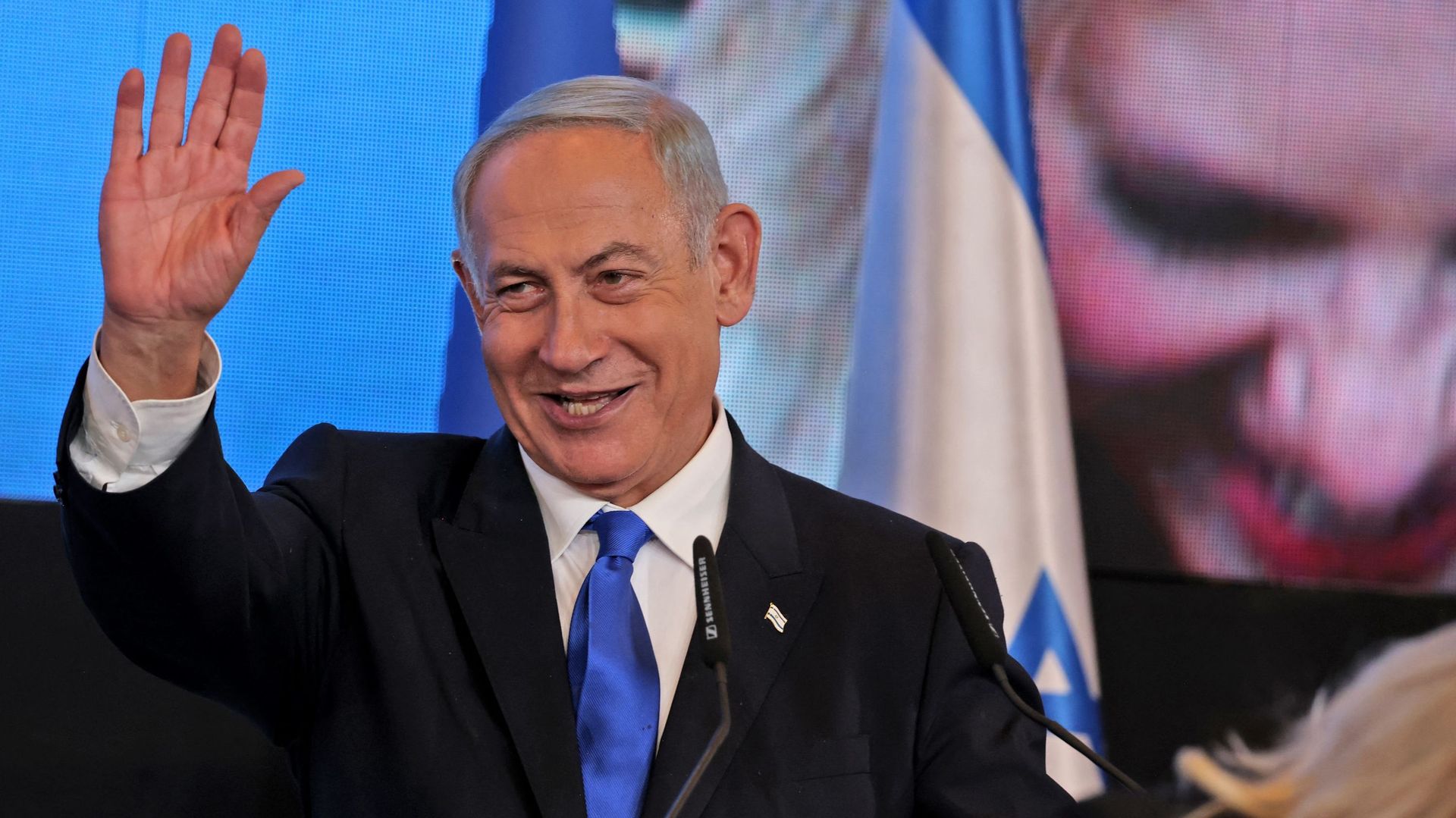 L’ex-premier ministre israélien et chef du parti Likoud, Benjamin Netanyahu, s’adresse à ses partisans au quartier général de sa campagne à Jérusalem, tôt le 2 novembre 2022, après la fin du scrutin pour les élections nationales.