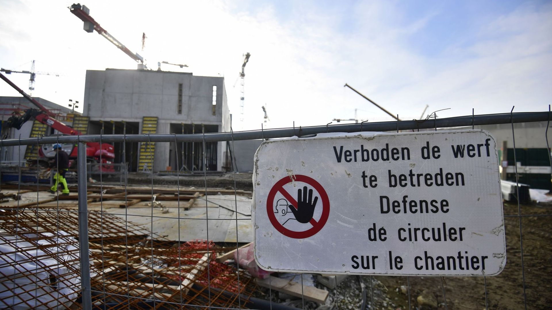 Quarantaines: "Tous les chantiers ne pourront pas démarrer la semaine prochaine", prévient la Confédération Construction