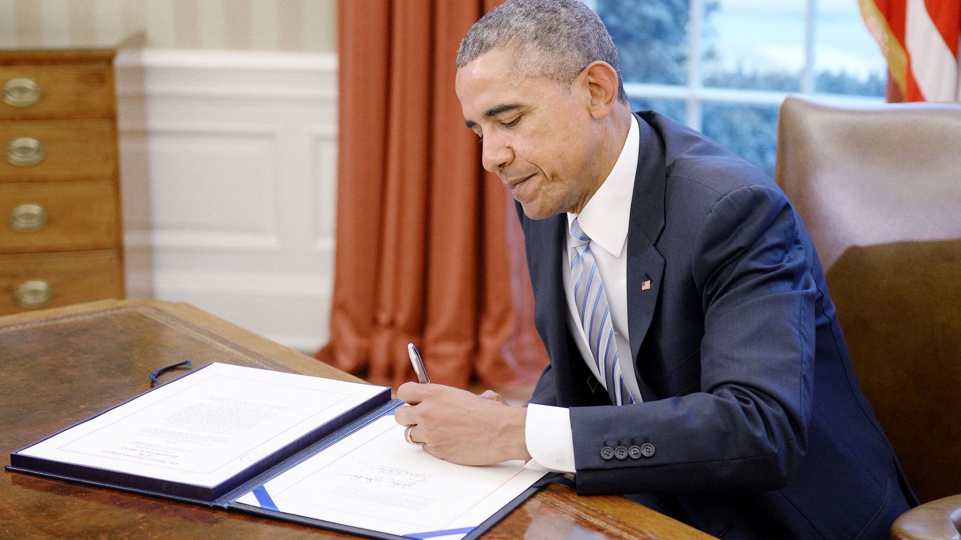 Barack Obama signe une loi