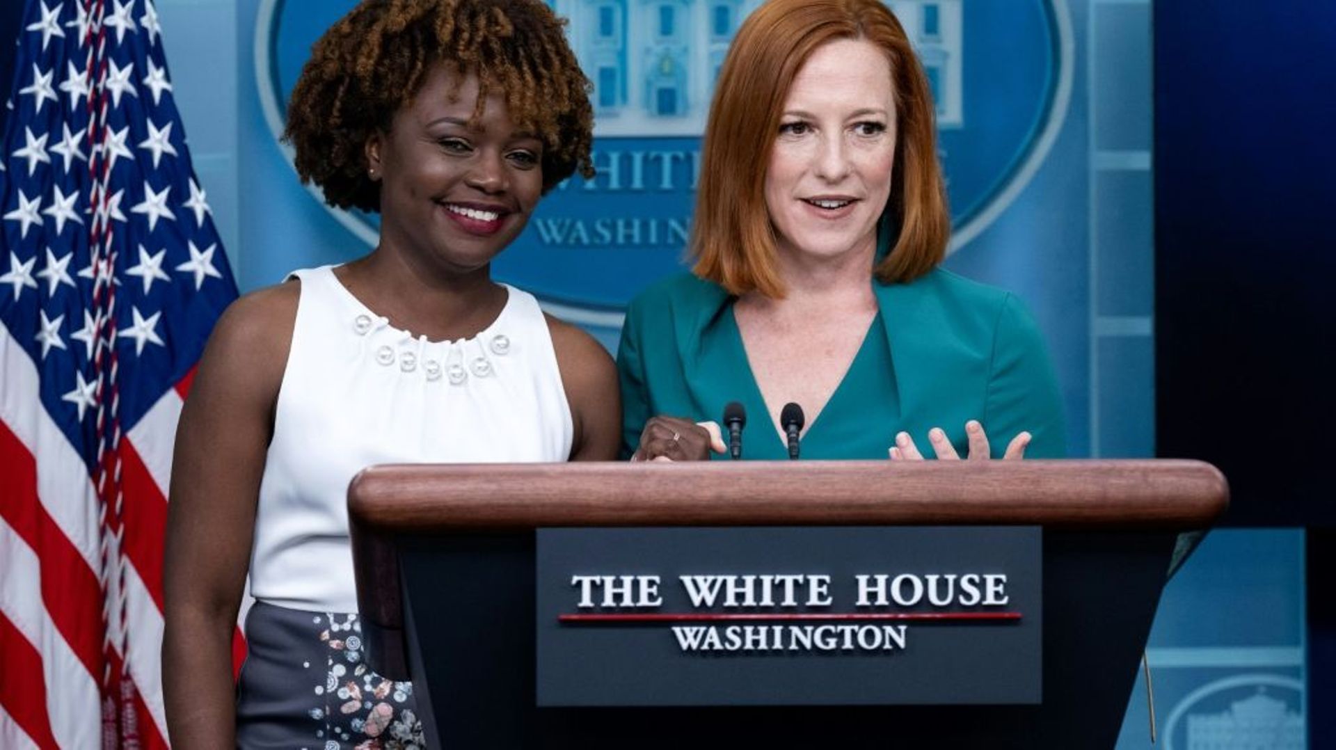 Karine Jean-Pierre et Jen Psaki, le 5 mai 2022 à la Maison Blanche, à Washington 