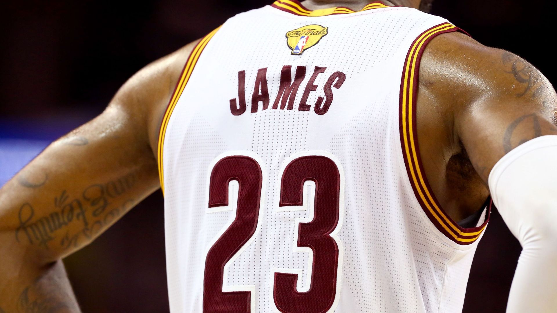 Lebron james hotsell depasse jordan