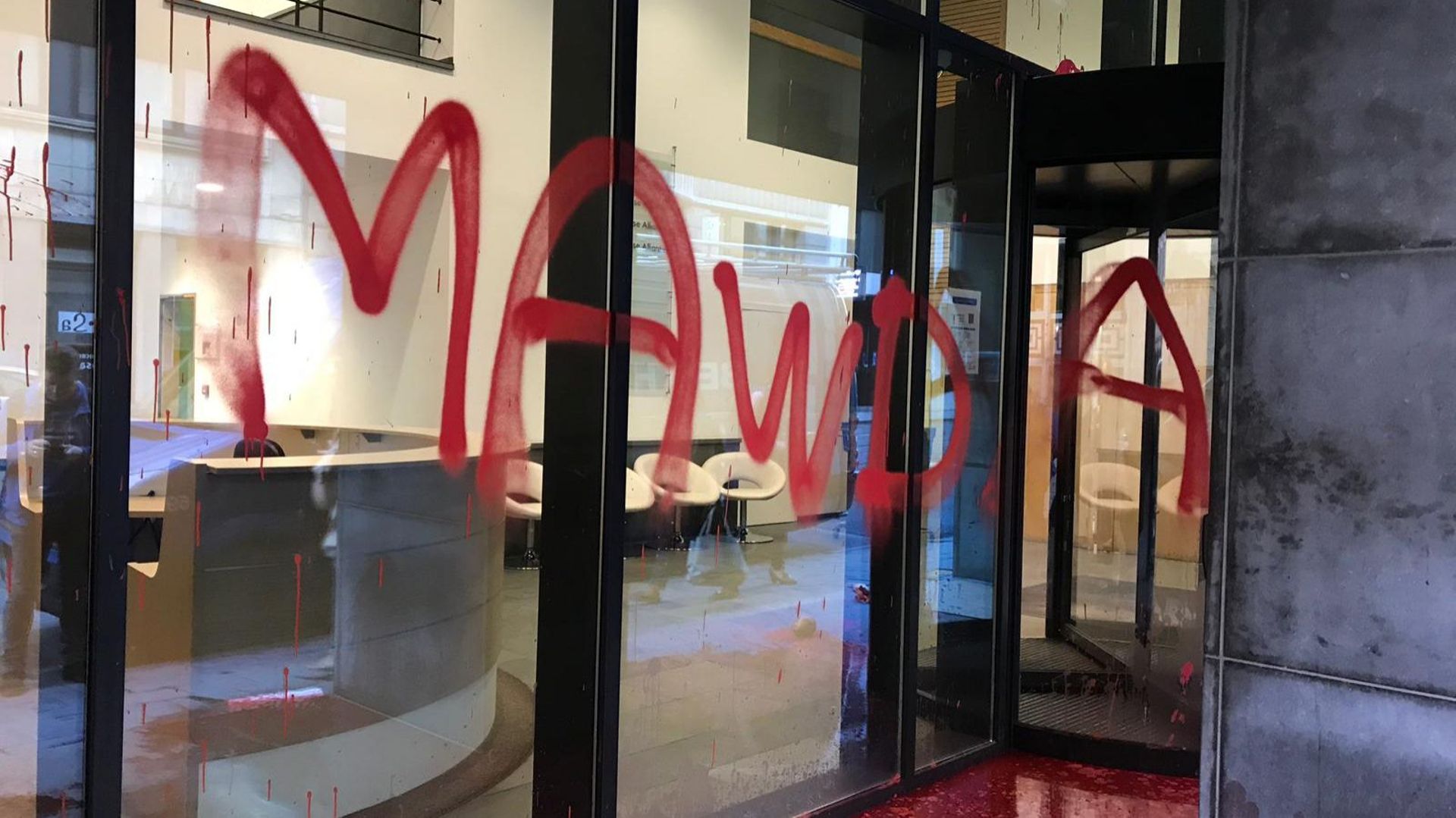 "Mawda, killed by NVA politics": la façade du siège de la N-VA vandalisée
