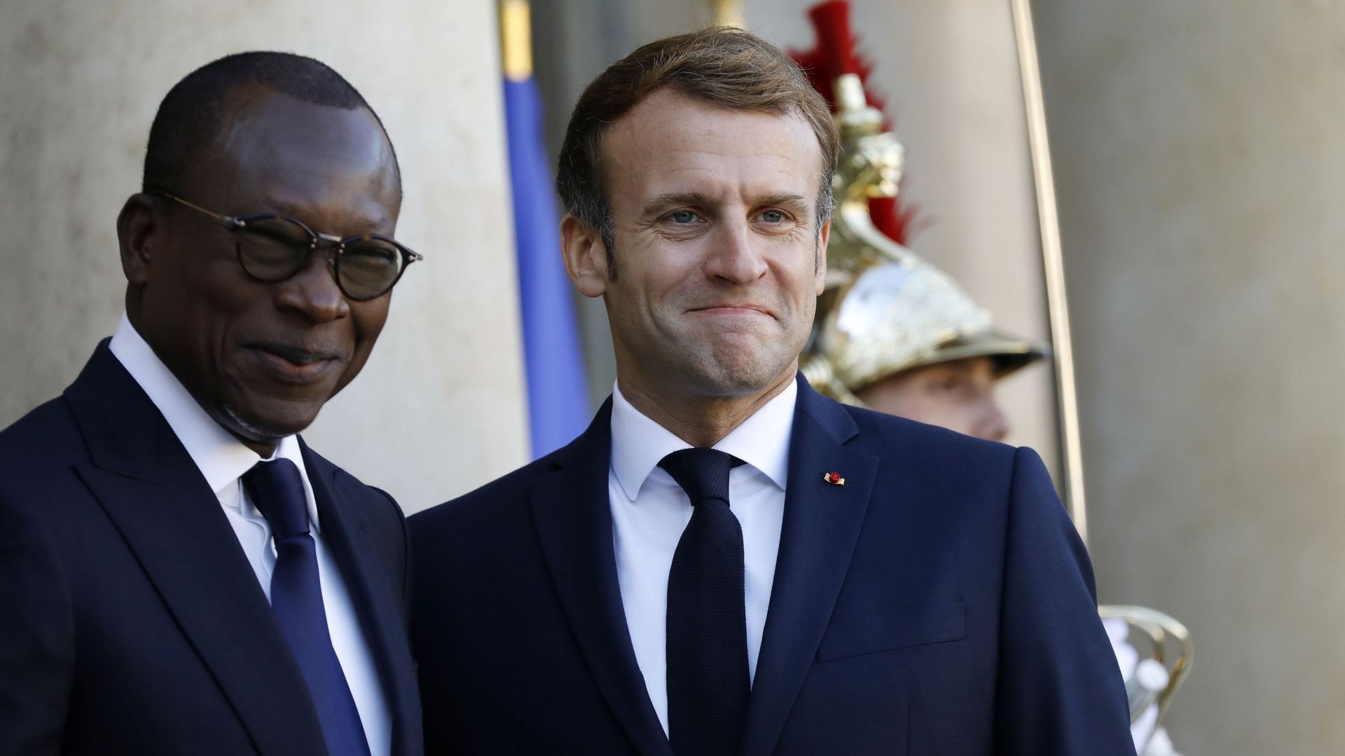 Les présidents Talon et Macron à l'Élysée pour finaliser la restitution