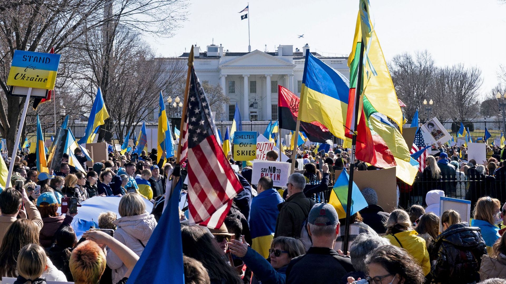 Les manifestations en soutien à l’Ukraine se multiplient, comme ici à Washington.