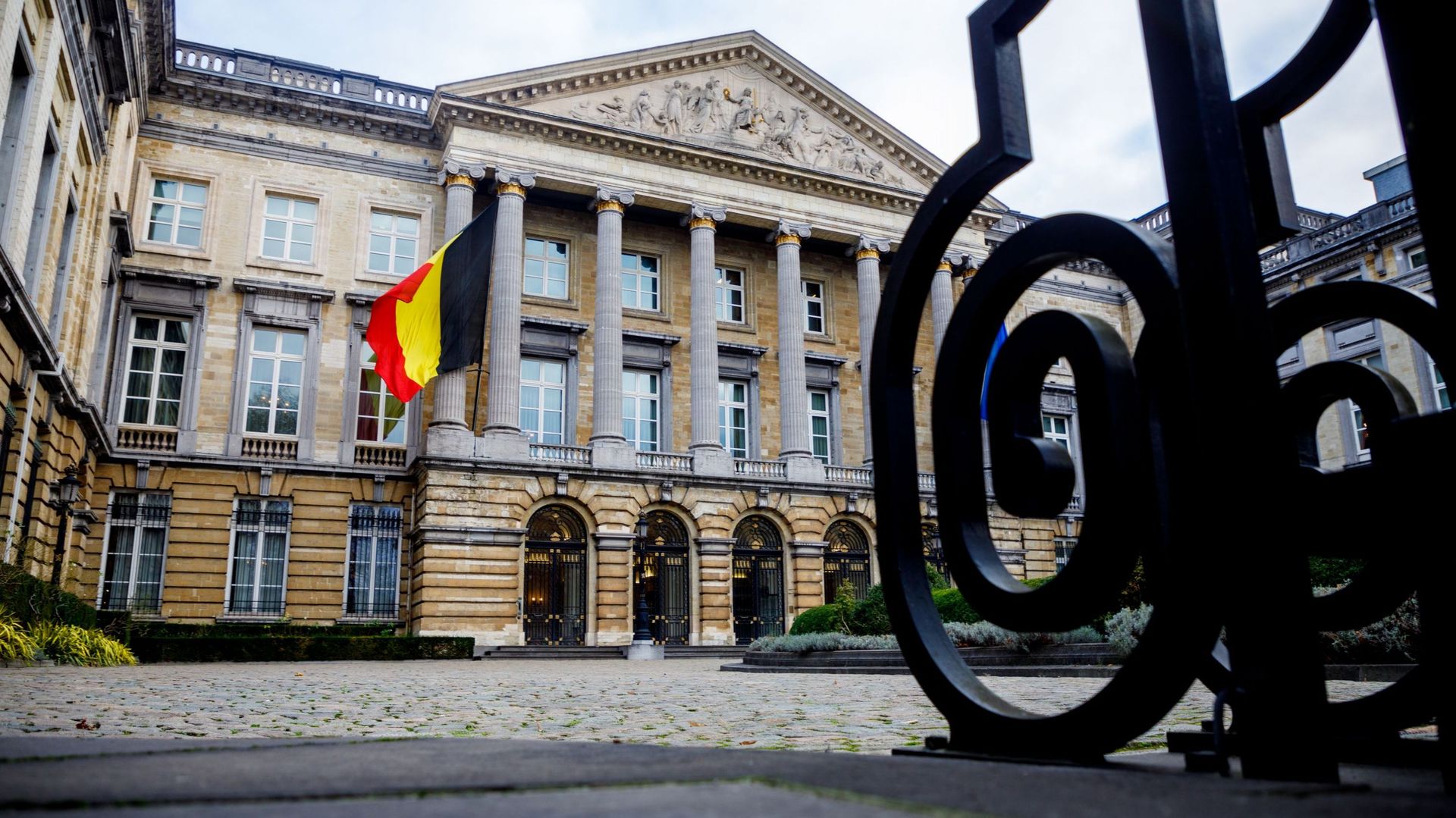 L'Institut fédéral des droits humains met en garde contre l'érosion "insidieuse et préoccupante" de l'État de droit en Belgique
