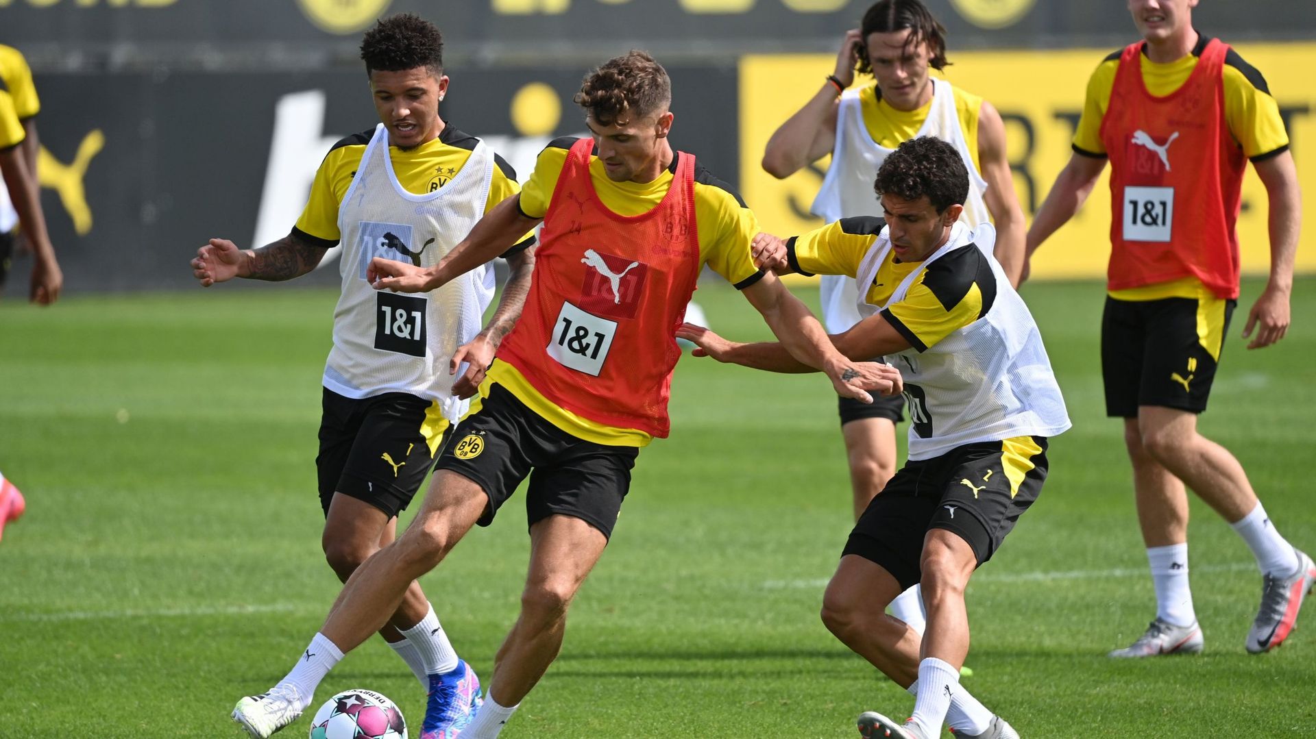Jadon Sancho reste au Borussia Dortmund où il prolonge jusqu'en 2023 