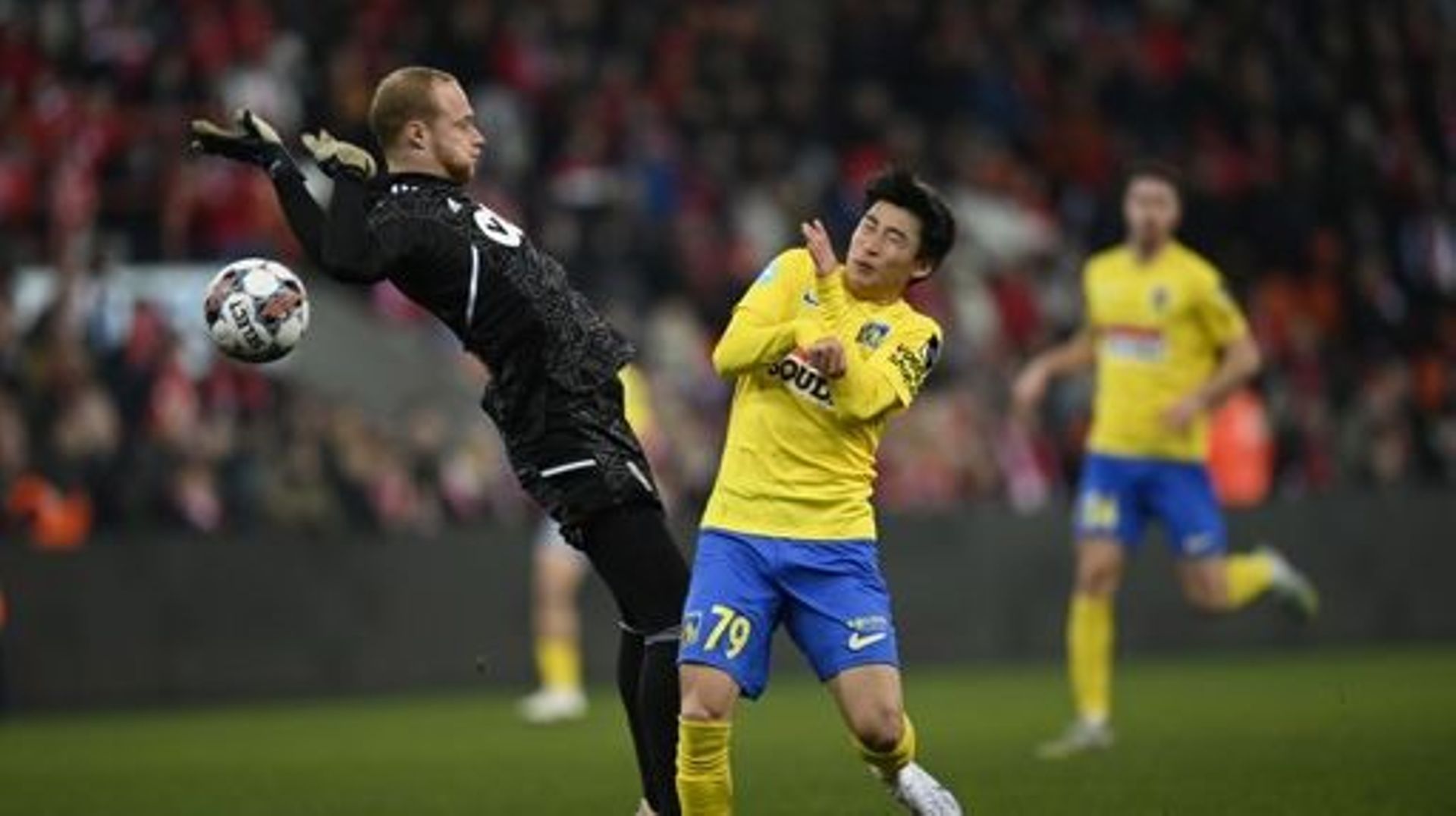 Standard's goalkeeper Arnaud Bodart and Westerlo's Yusuke Matsuo fight for the ball during a soccer match between Standard de Liege and KVC Westerlo, Saturday 04 March 2023 in Liege, on day 28 of the 2022-2023 'Jupiler Pro League' first division of the Be