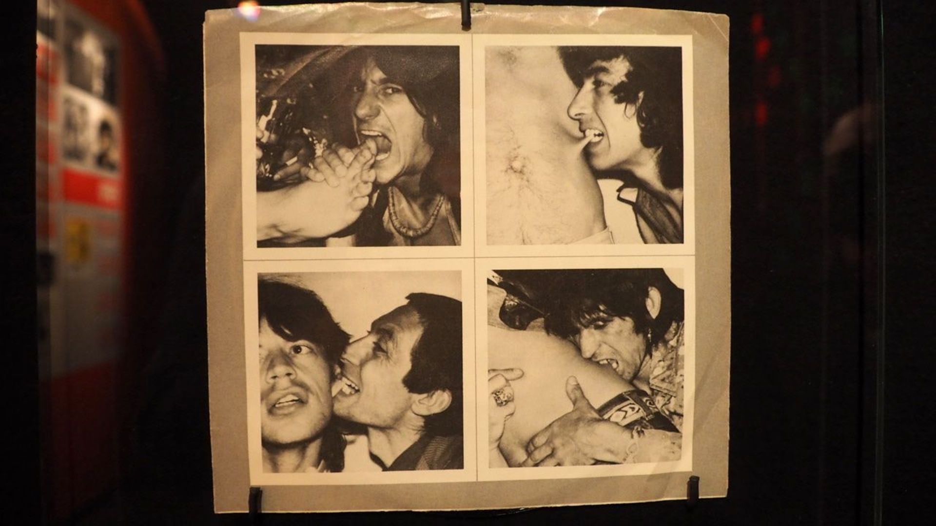 Love You Live , 1977 - Pochette de 45t pour The Rolling Stones. Lithographie offset. Coll.Paul Maréchal, Montréal