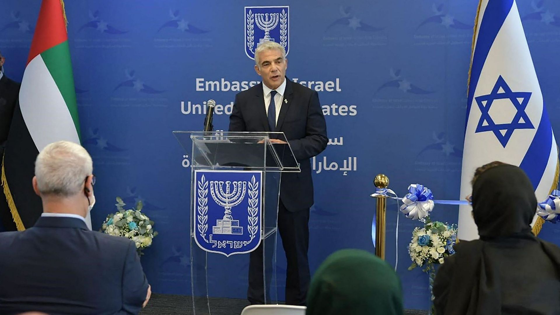 Le ministre israélien des Affaires étrangères Yaïr Lapid inaugure la nouvelle ambassade d’Israël à Abou Dhabi.