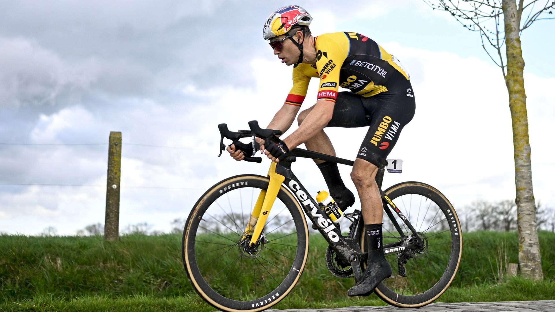 van Aert a une nouvelle chance de réaliser un doublé rare.